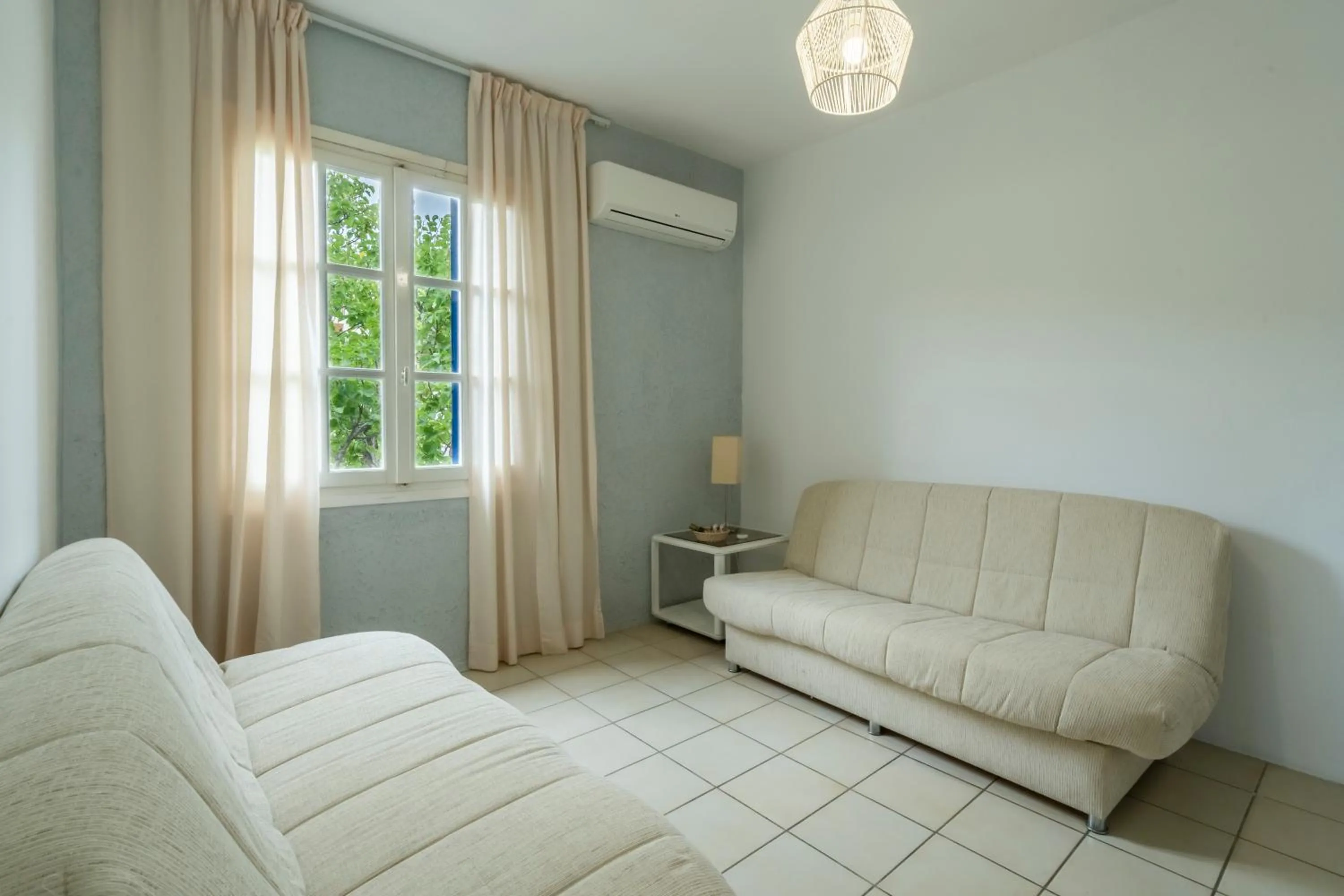 Seating area in Aperitton Hotel
