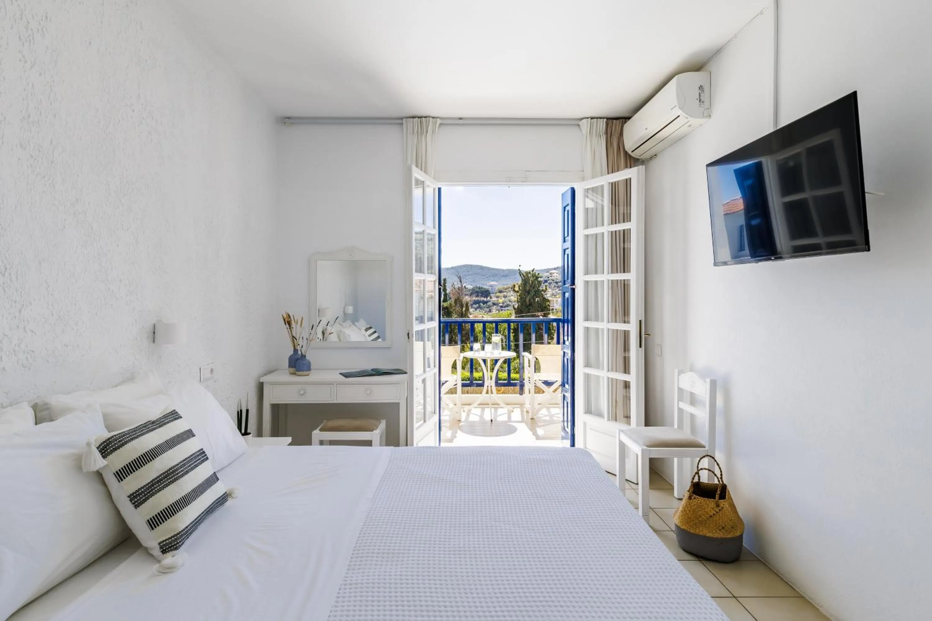 Photo of the whole room, Bed in Aperitton Hotel