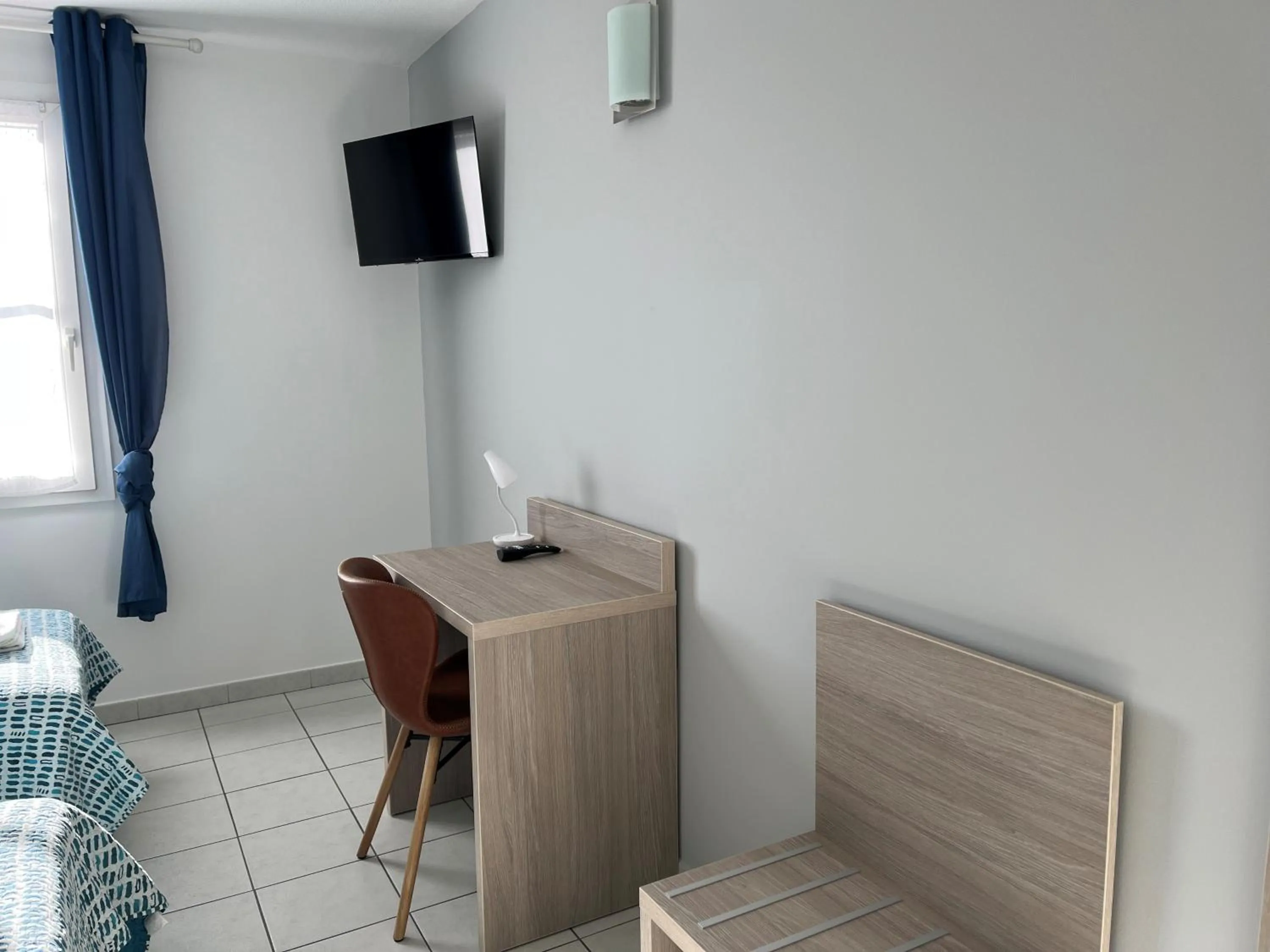 Bedroom in Hôtel Les Arcades