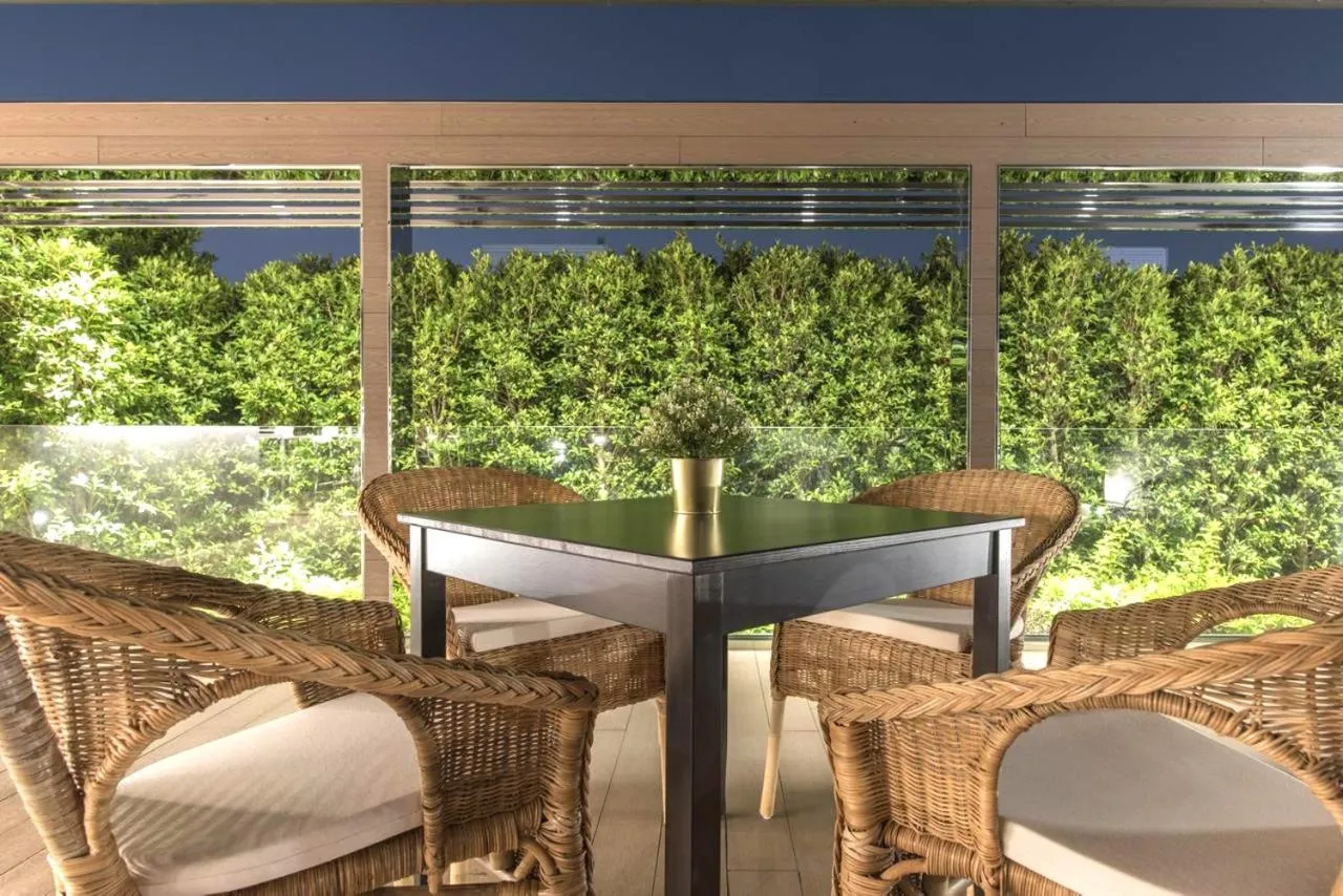 Swimming pool in Inhouse Hotel Grand