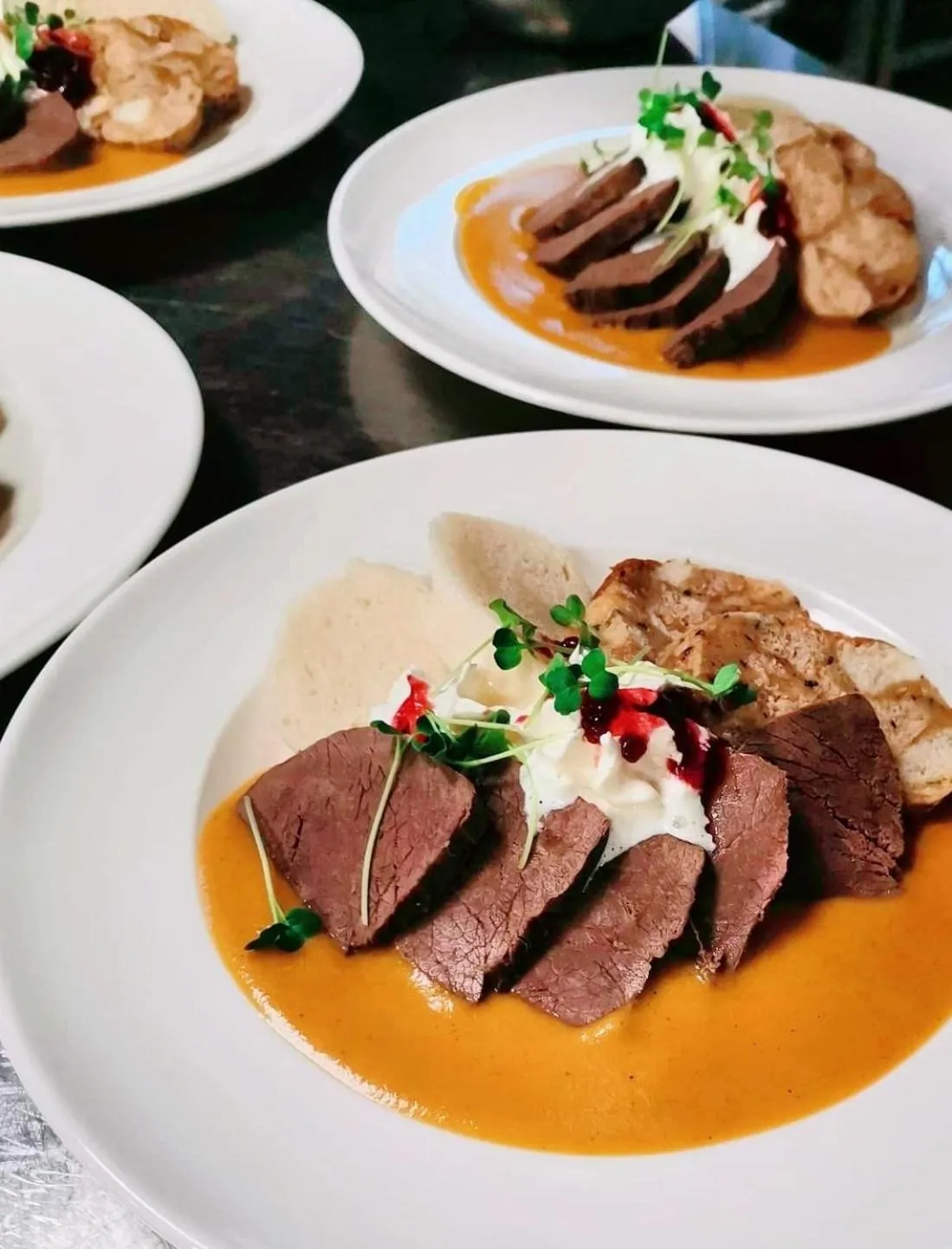 Restaurant/places to eat in Hotel Diana