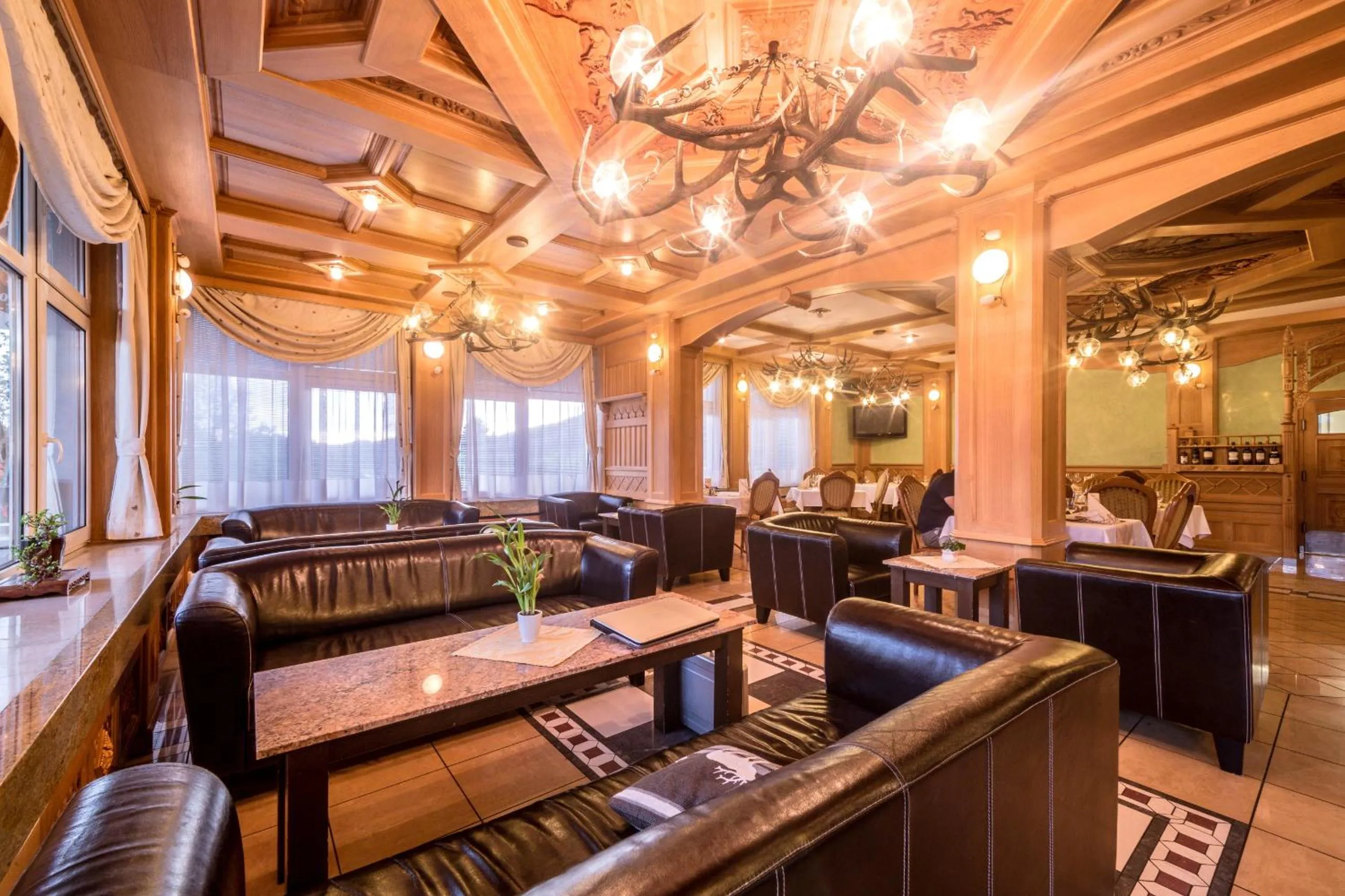 Restaurant/places to eat in Hotel Diana