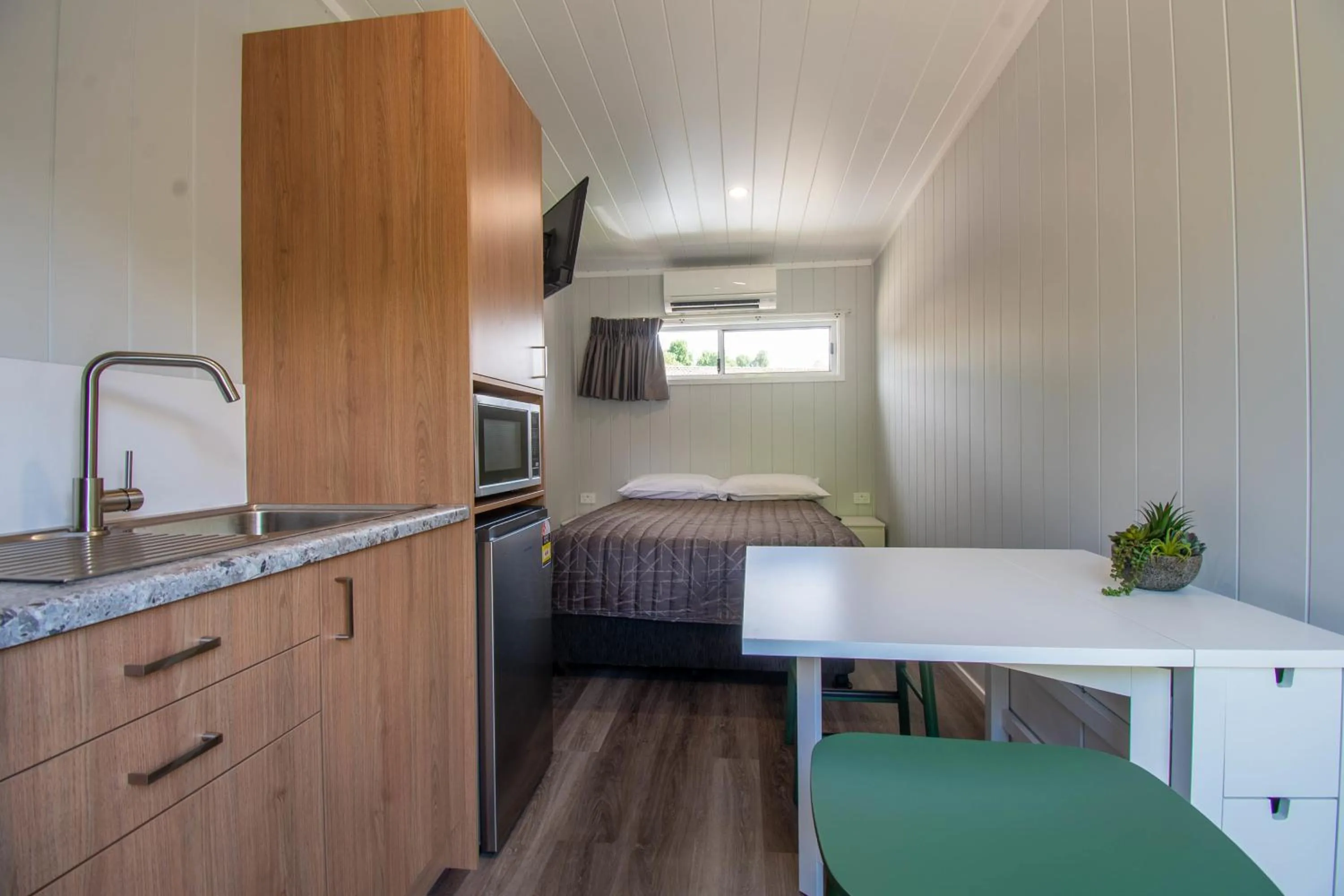 Bed in Gundagai Tourist Suites