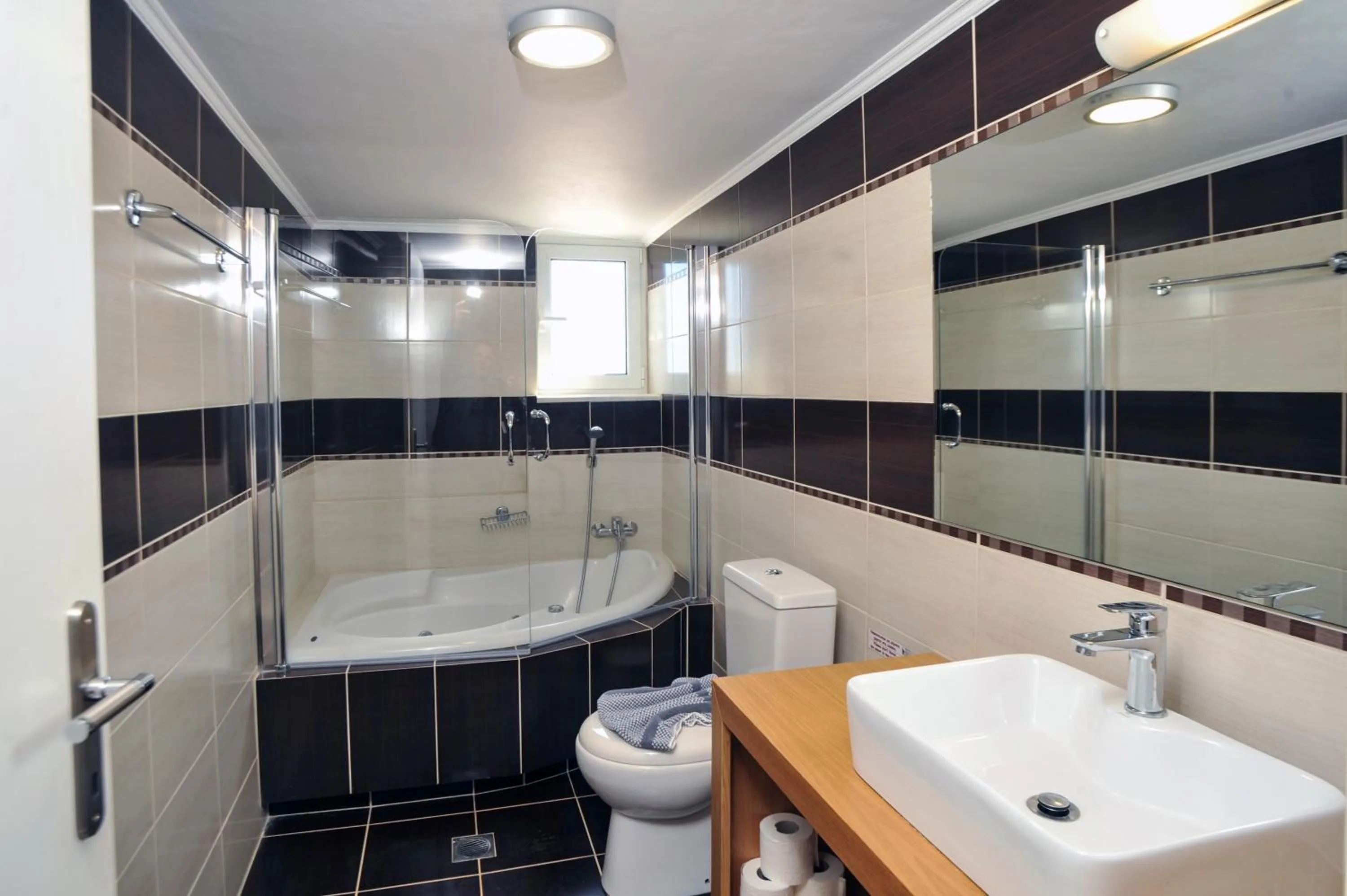 Toilet in Mithos Premium Rooms