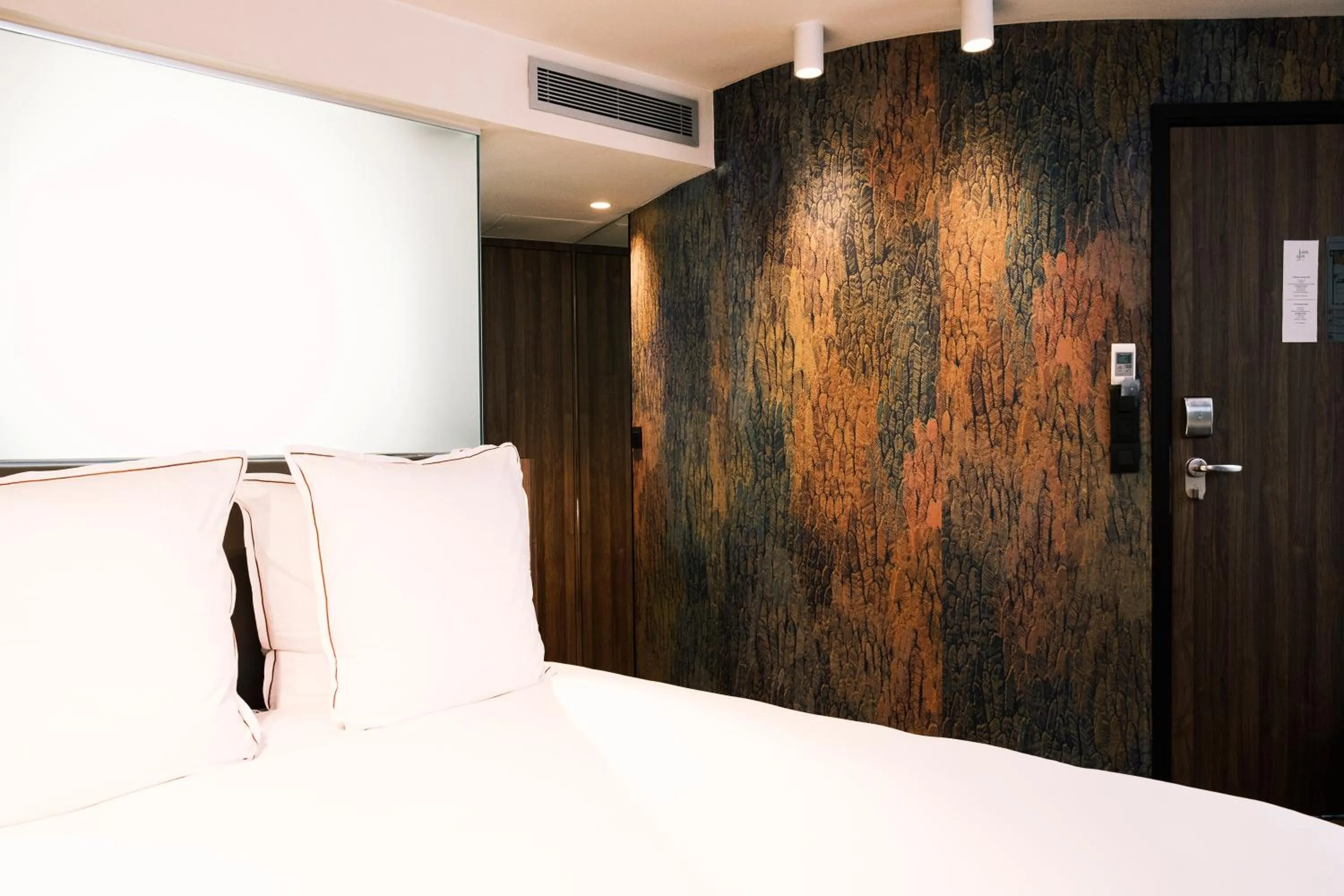 Bed in Hôtel Jules & Jim