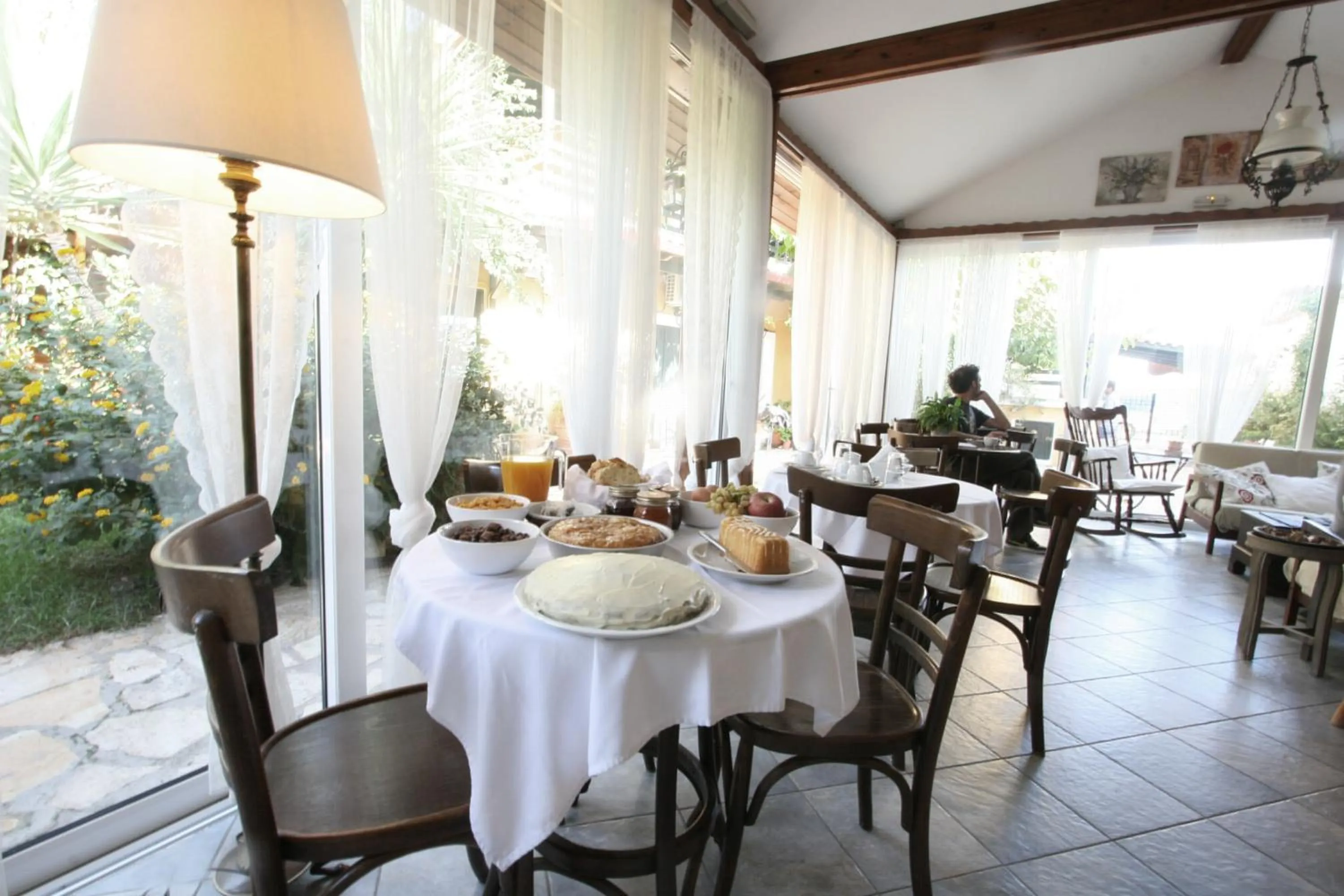 Restaurant/places to eat in Meliti Guesthouse