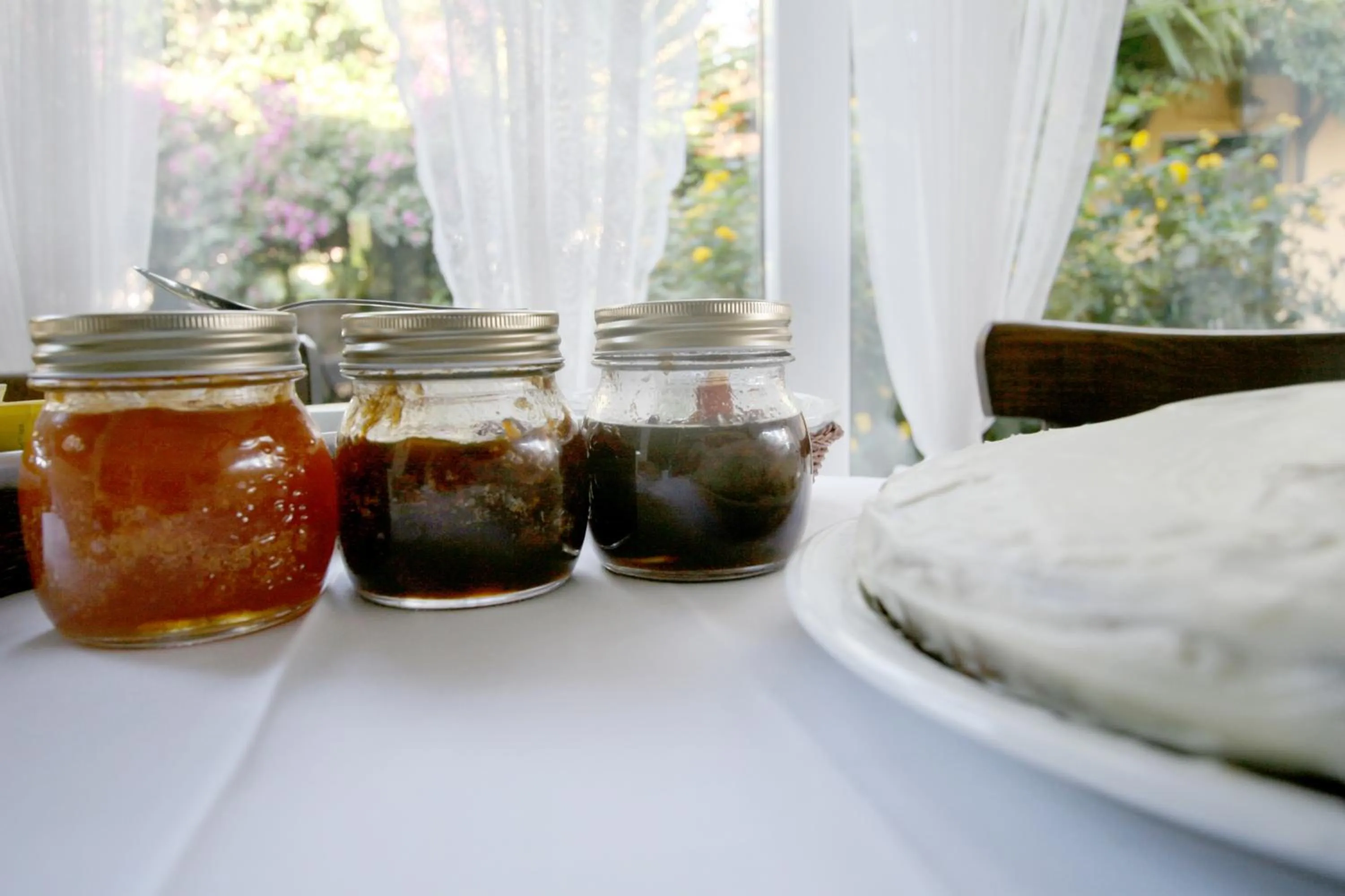 Communal lounge/ TV room in Meliti Guesthouse