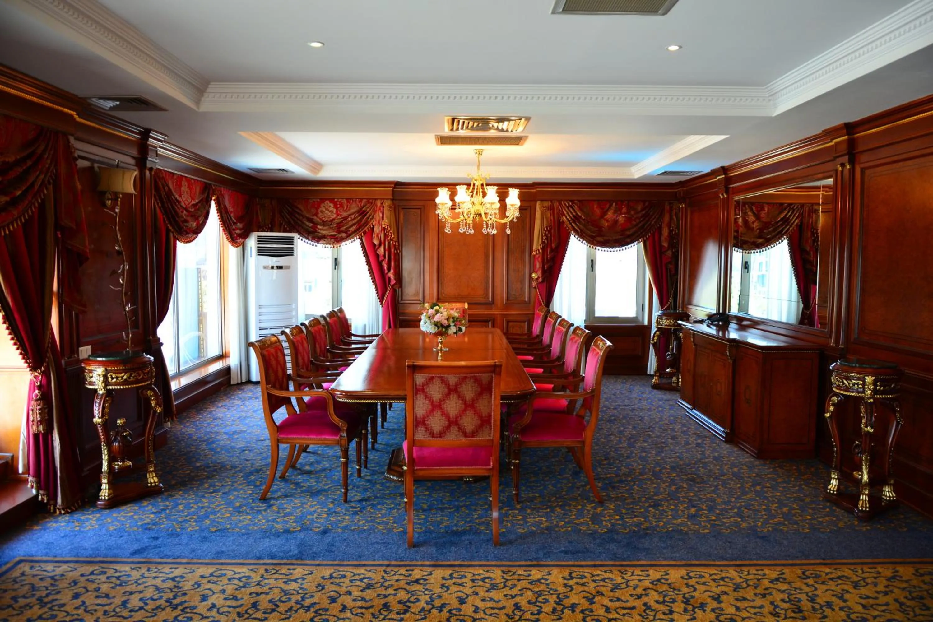 Seating area in Hotel Intourist Palace Batumi