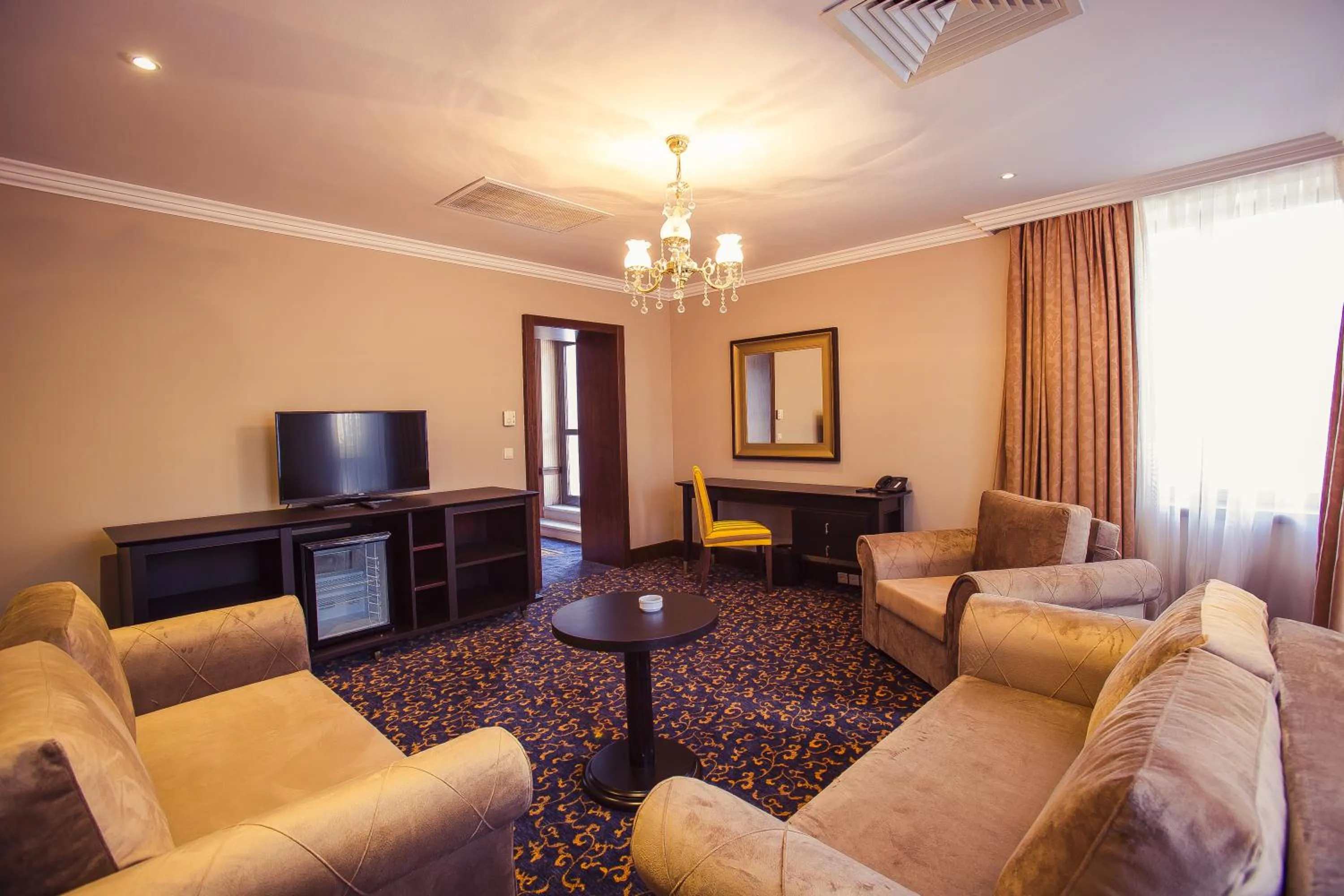 Communal lounge/ TV room in Hotel Intourist Palace Batumi