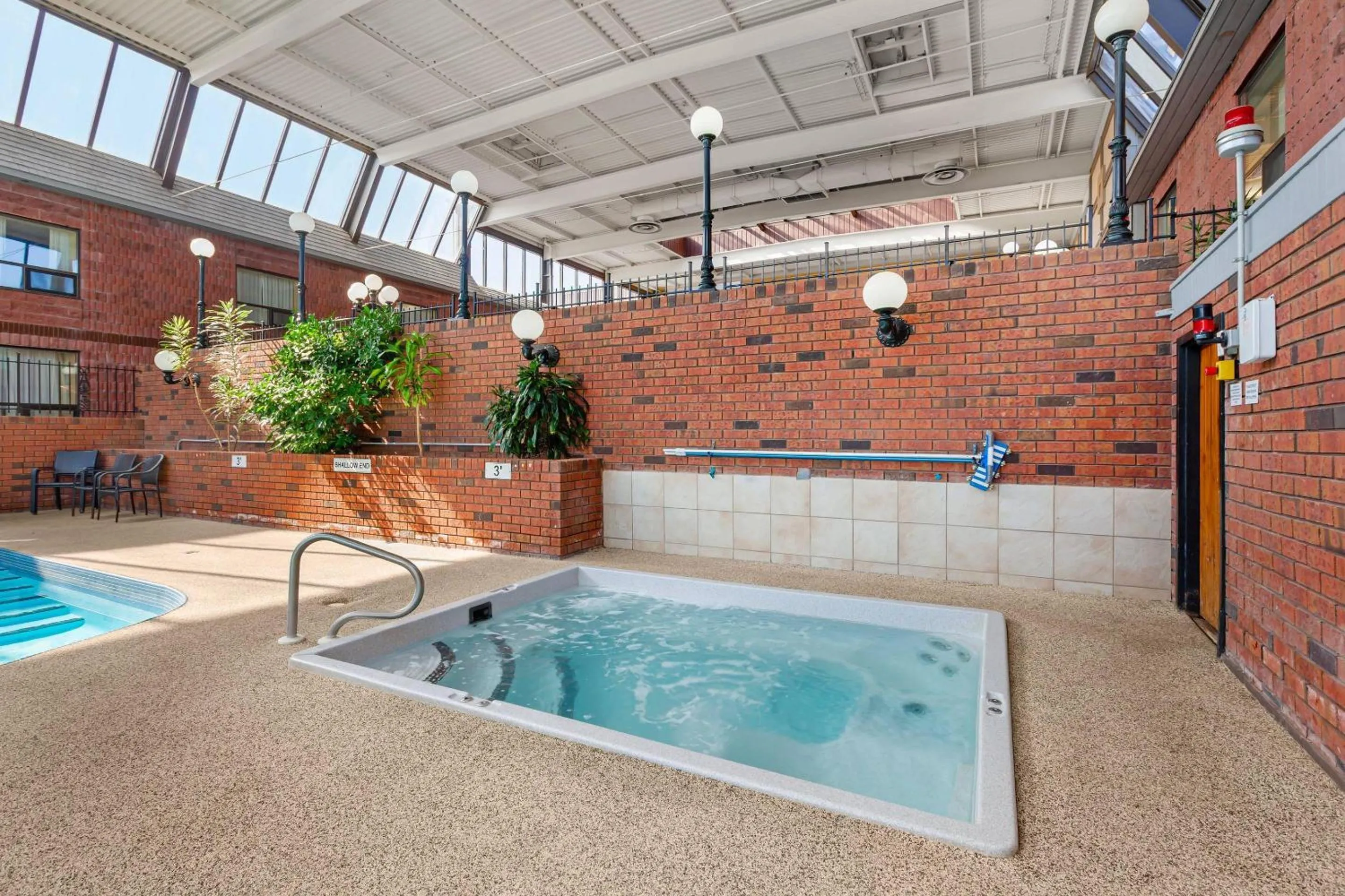Swimming pool in Quality Inn & Conference Centre