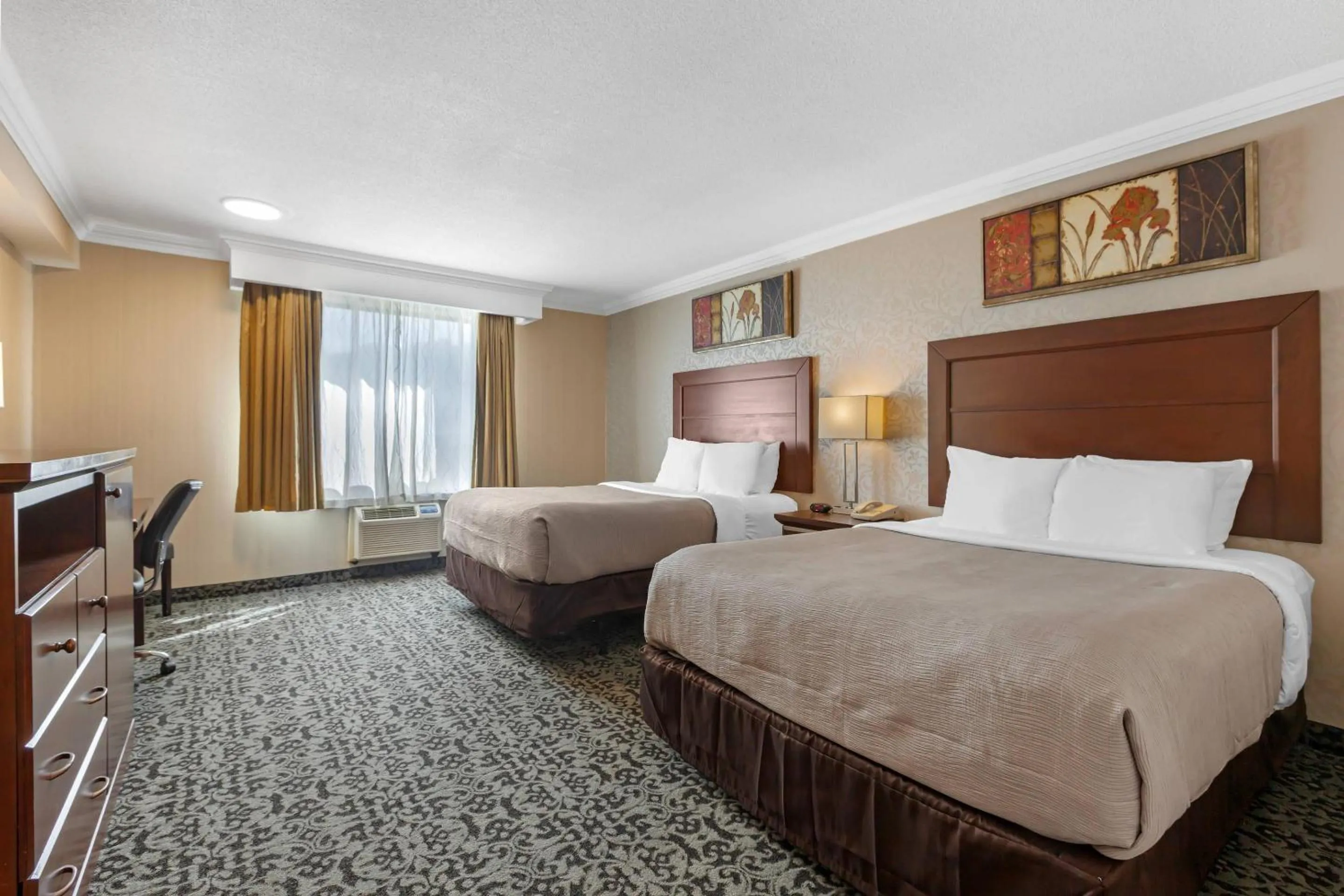 Bedroom, Bed in Quality Inn & Conference Centre