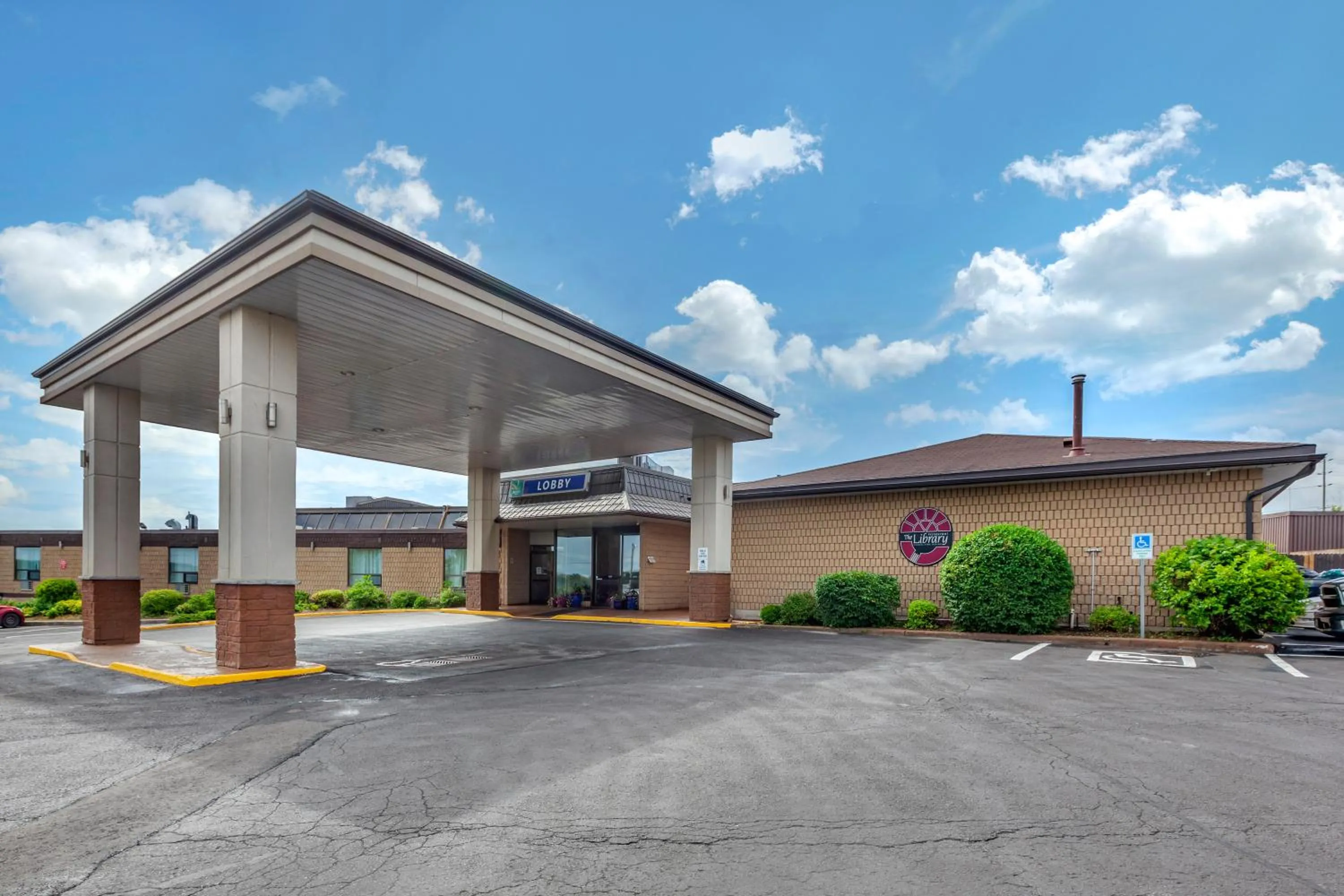 Property building in Quality Inn & Conference Centre