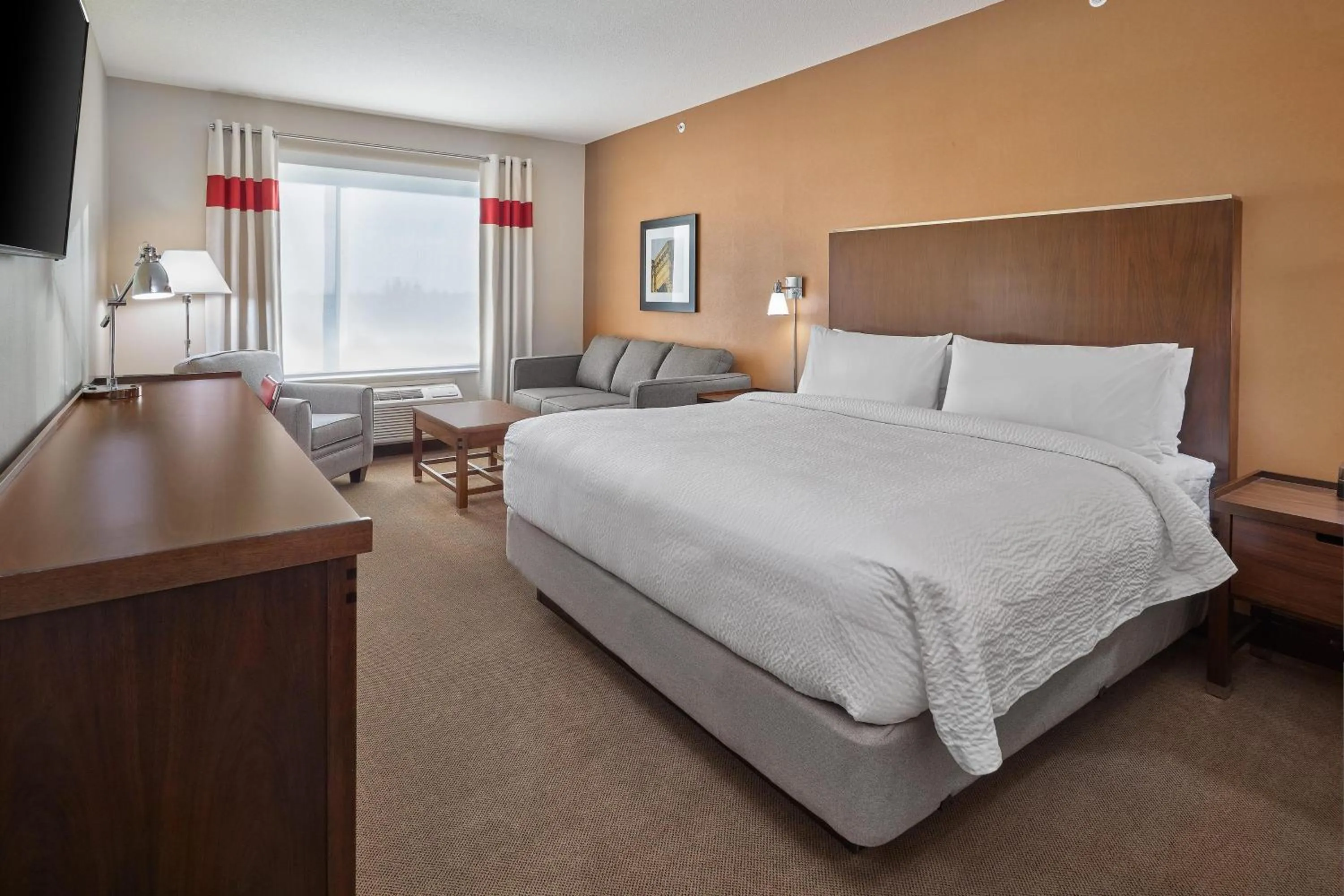 Photo of the whole room, Bed in Four Points by Sheraton Edmonton West
