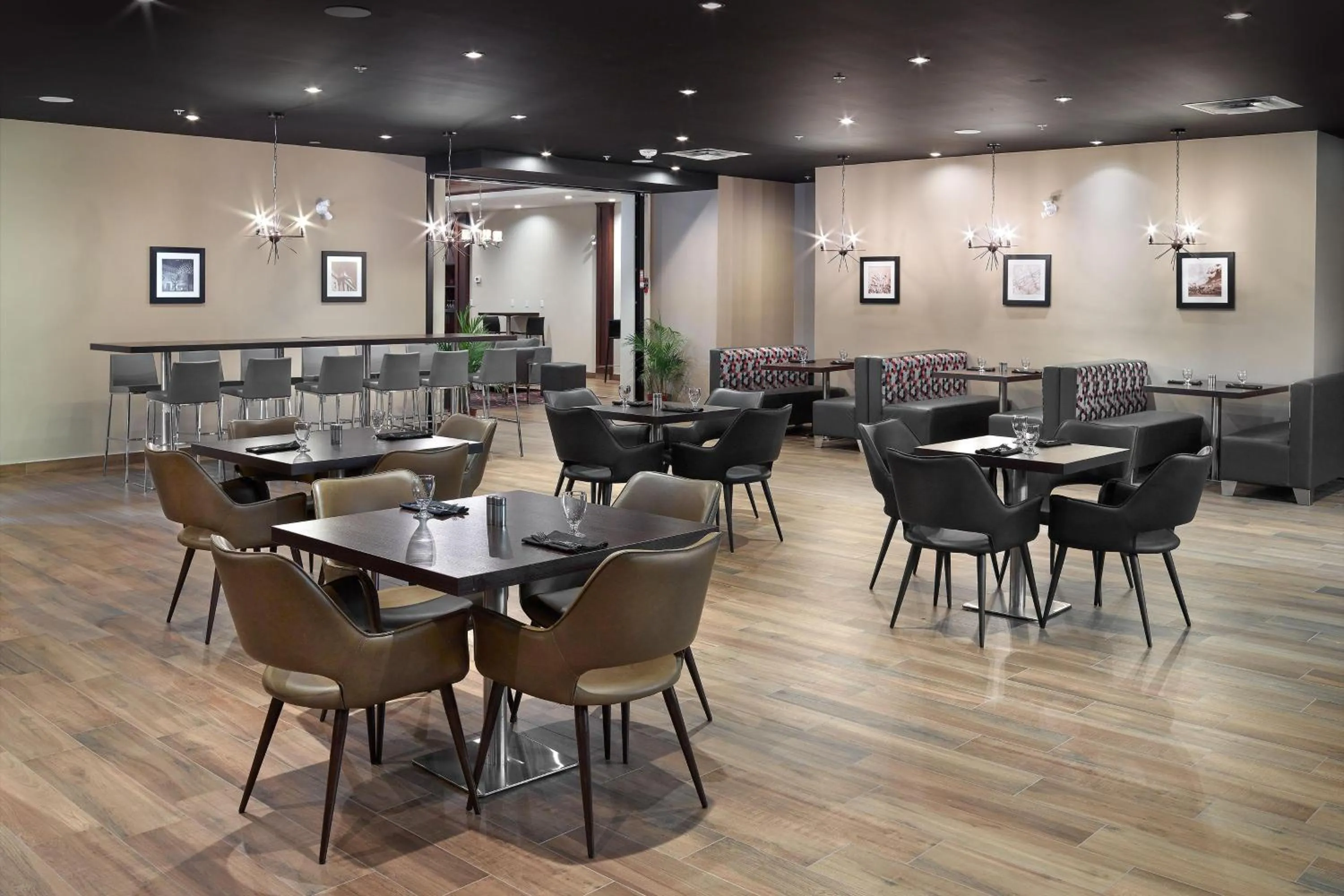 Restaurant/places to eat in Four Points by Sheraton Edmonton West