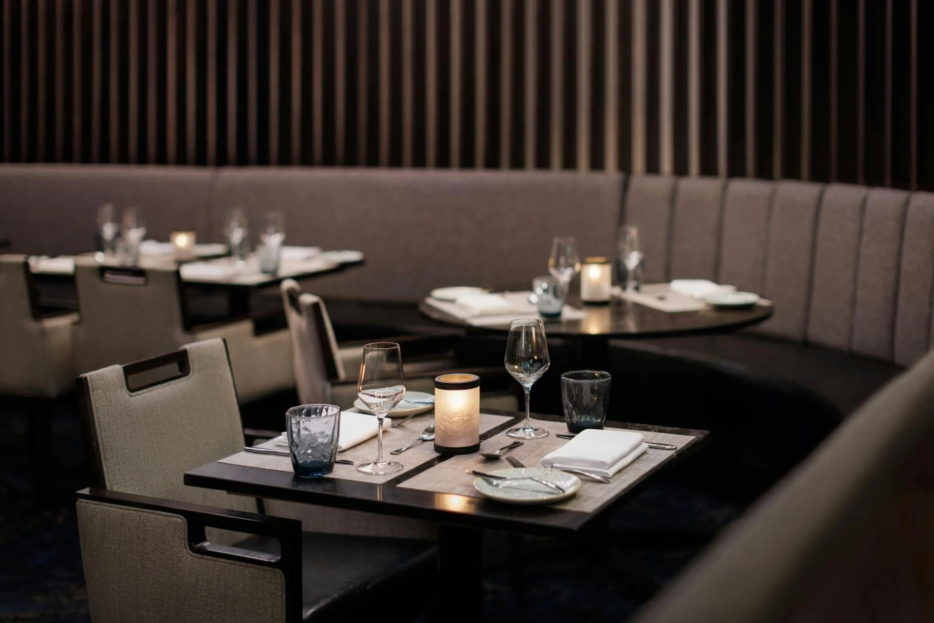 Lounge or bar in The Westin Calgary Airport