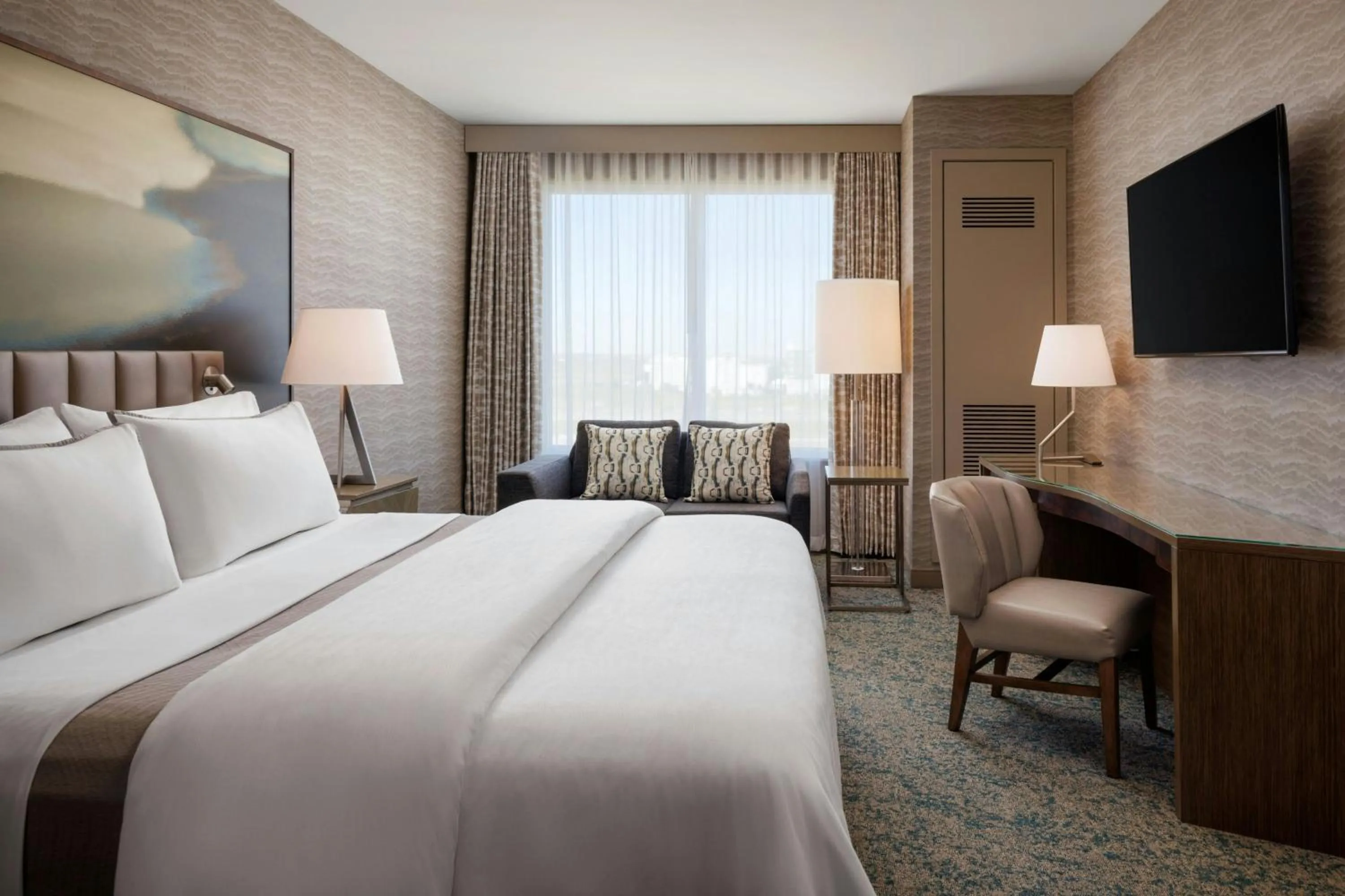 Photo of the whole room, Bed in The Westin Calgary Airport