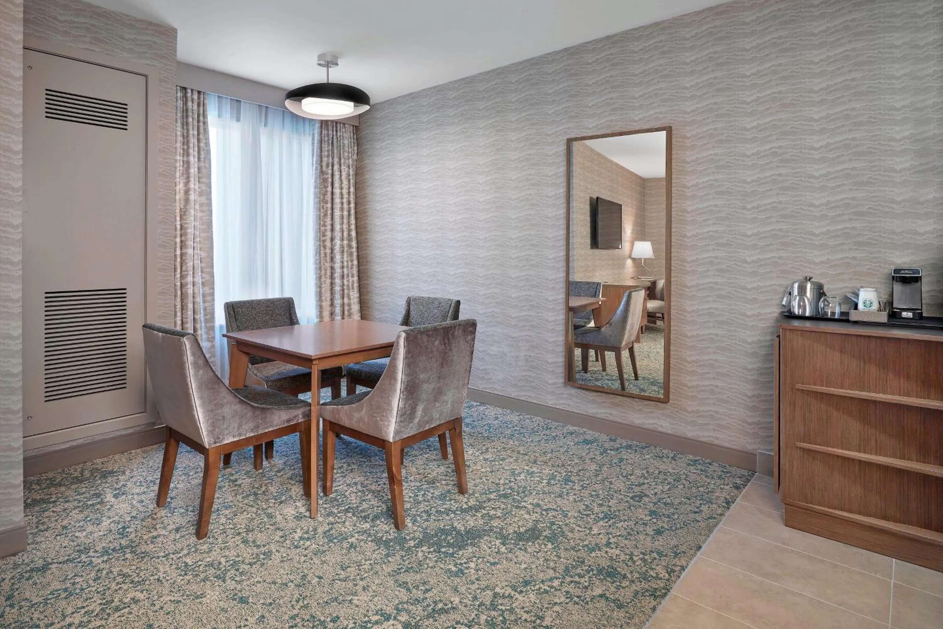 Living room in The Westin Calgary Airport