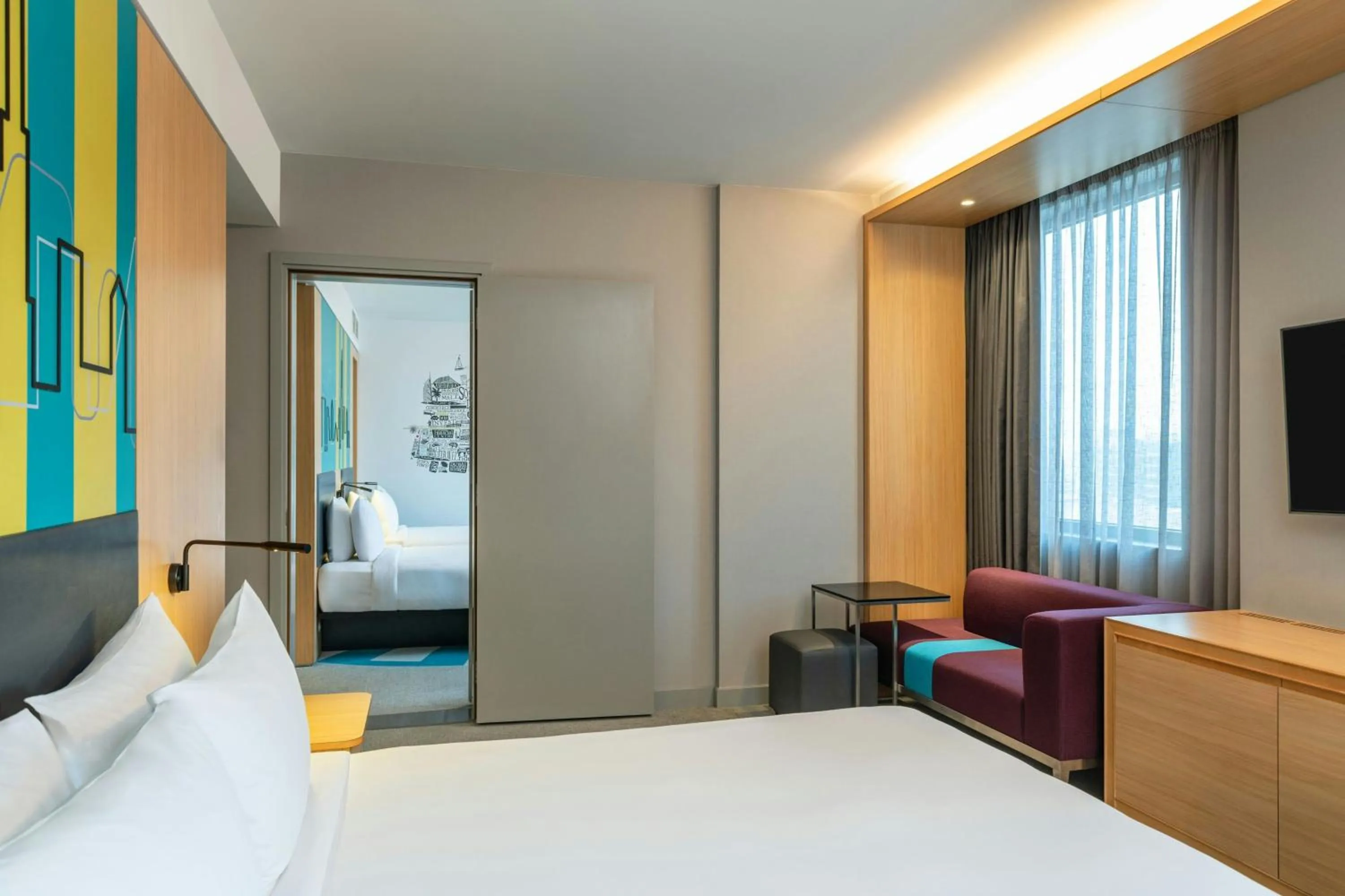 Photo of the whole room, Bed in Aloft Dubai Creek