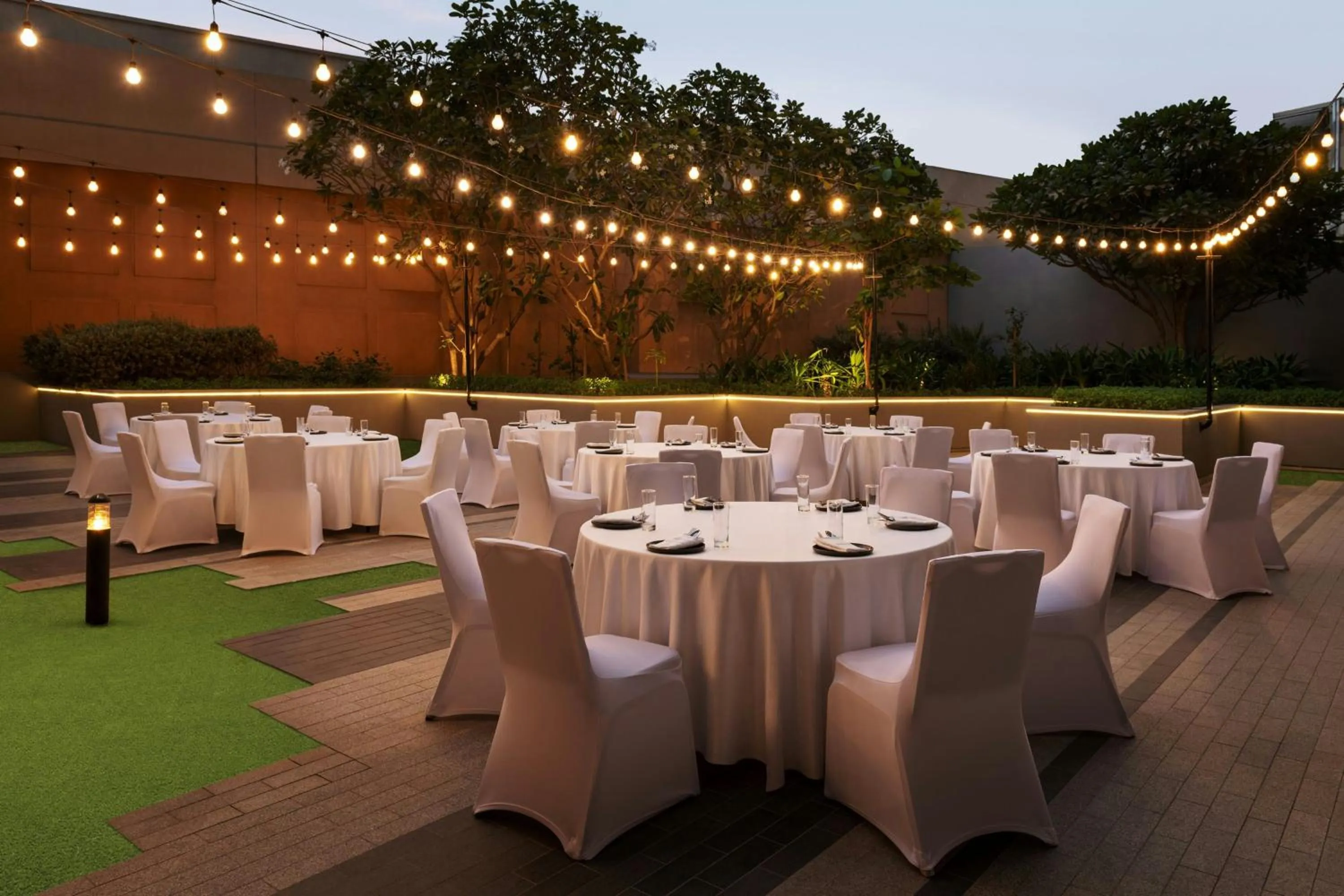 Lounge or bar in Aloft Dubai Creek