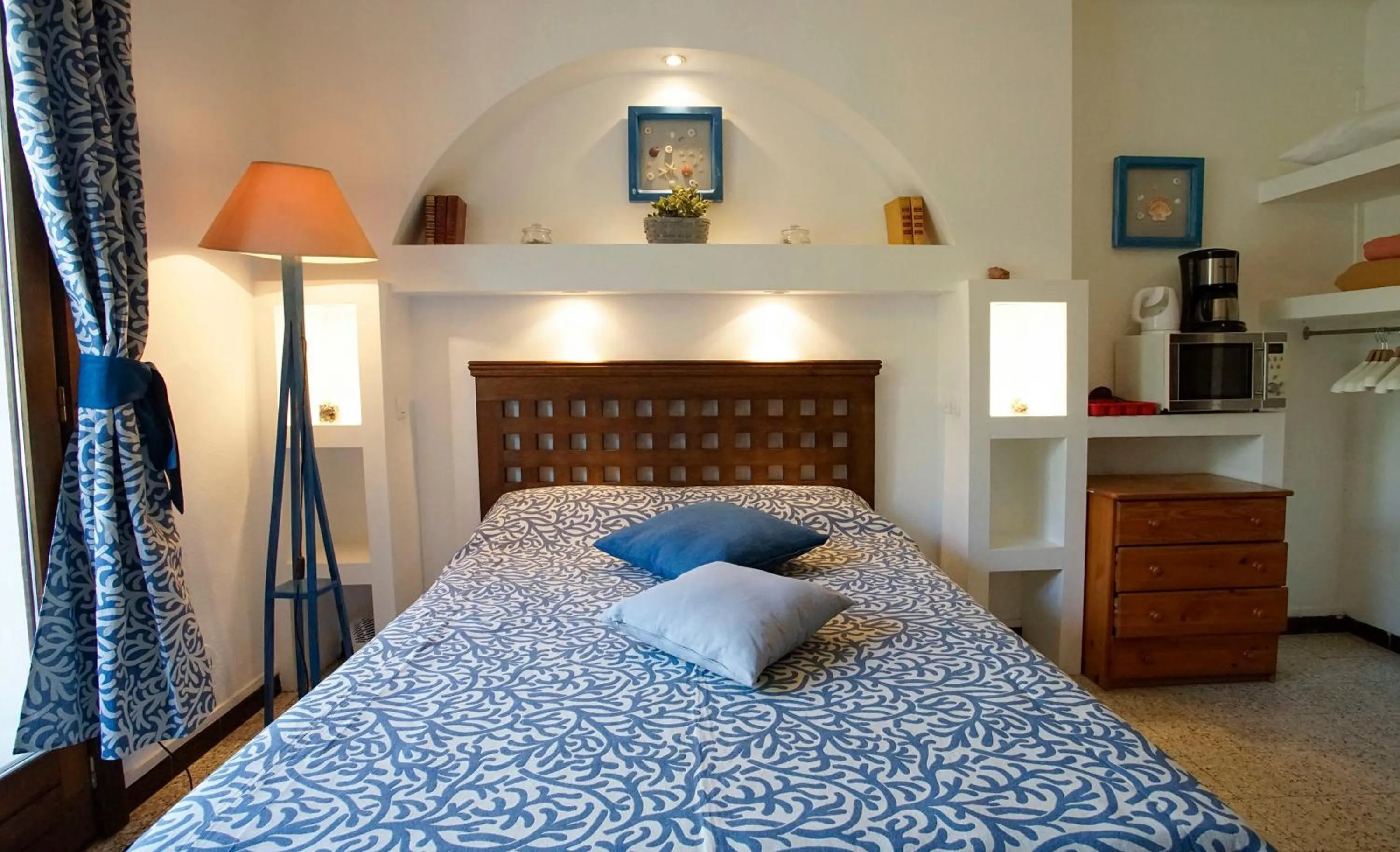 Photo of the whole room, Bed in Résidence Les Mandariniers