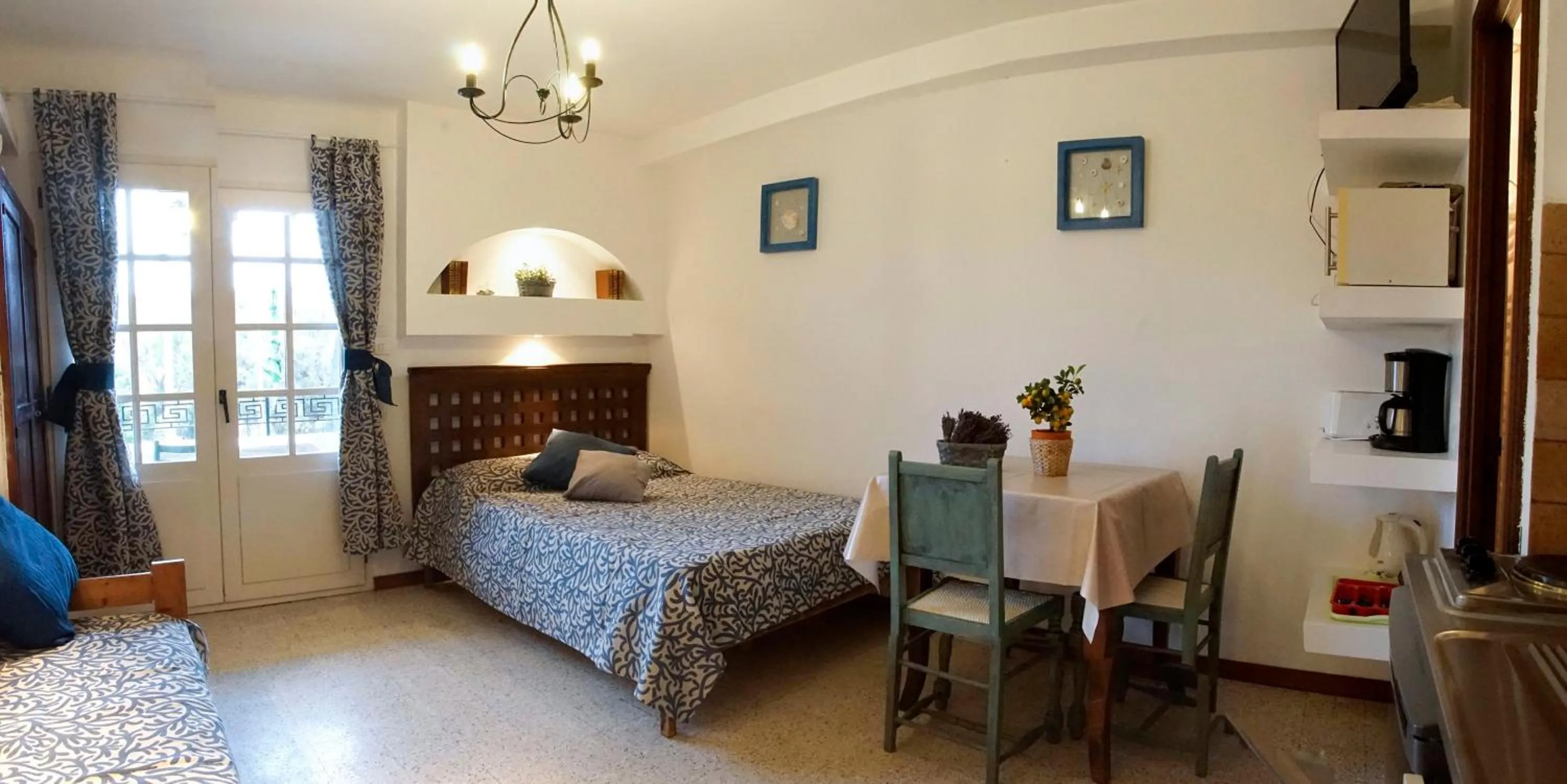 Bedroom, Bed in Résidence Les Mandariniers