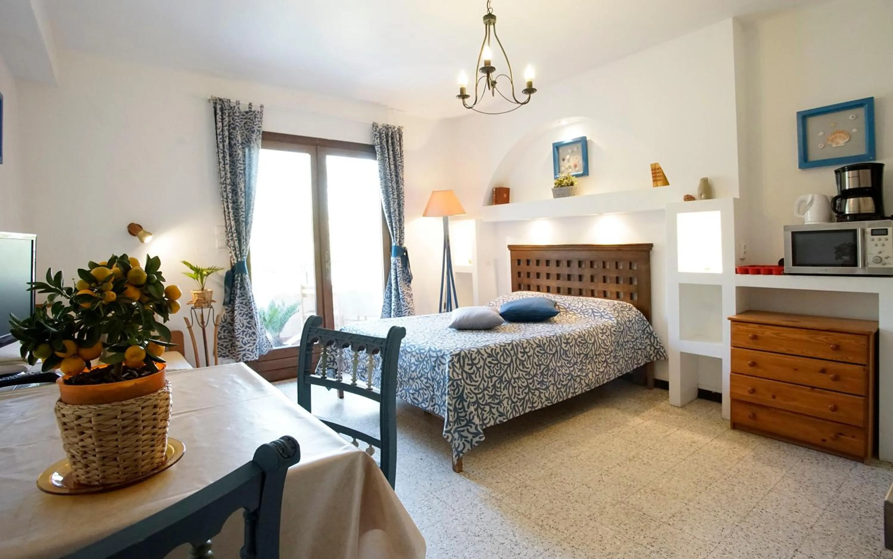 Photo of the whole room, Bed in Résidence Les Mandariniers