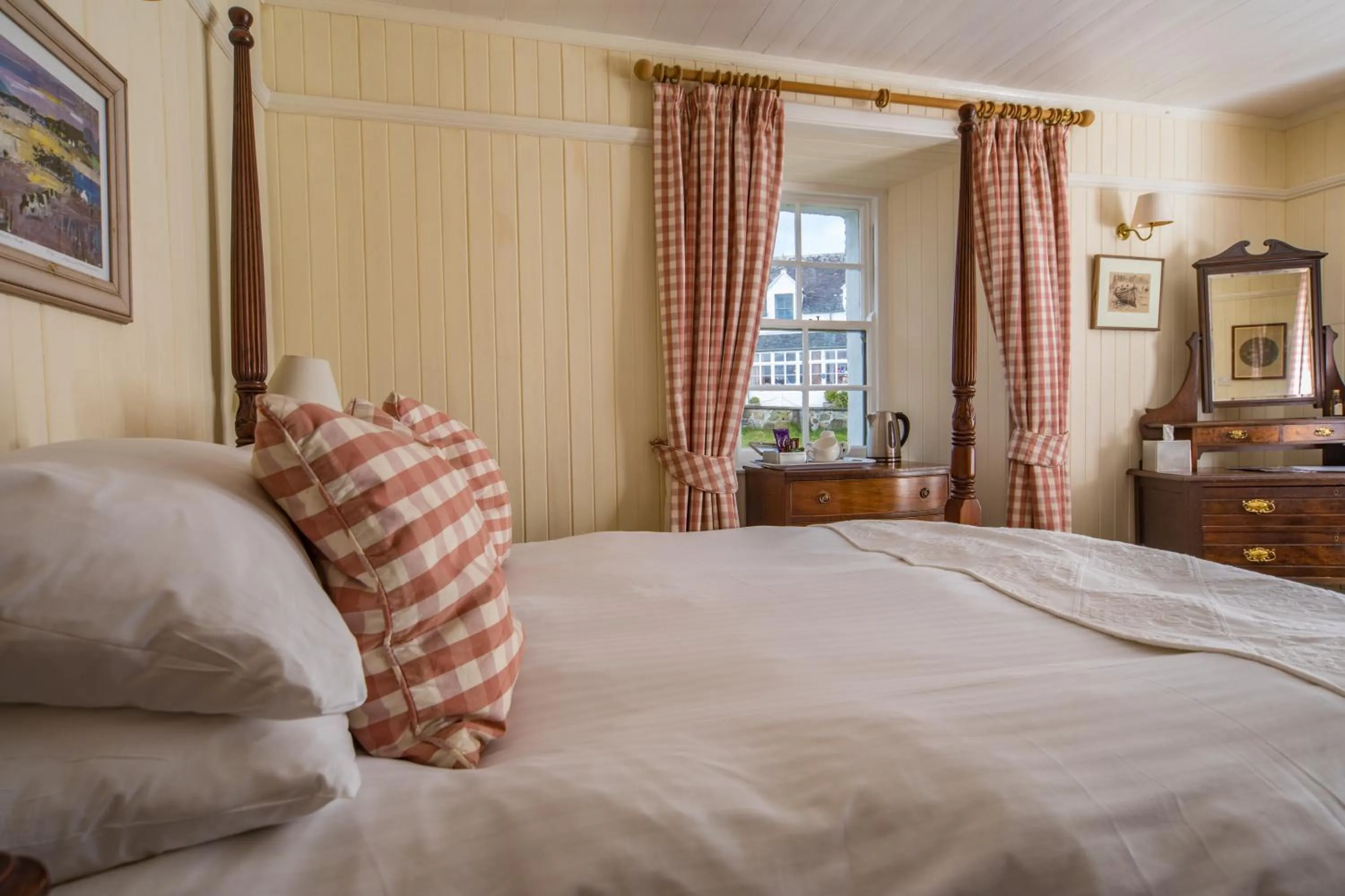 Bedroom, Bed in Hotel Eilean Iarmain