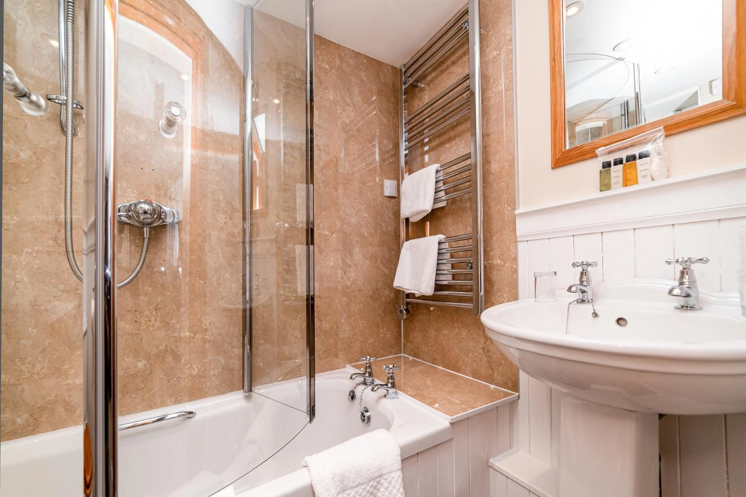 Shower in Hotel Eilean Iarmain