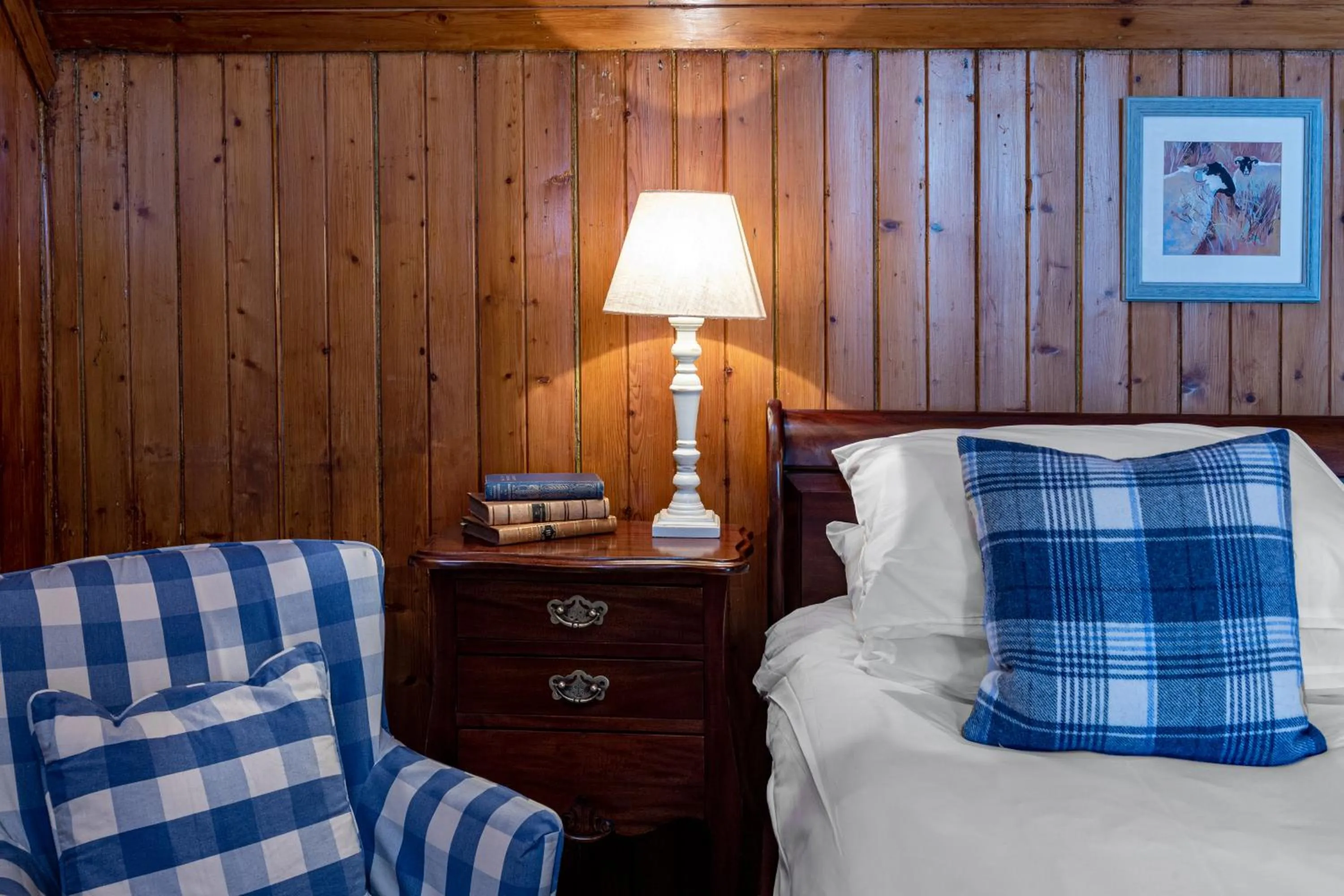 Seating area, Bed in Hotel Eilean Iarmain