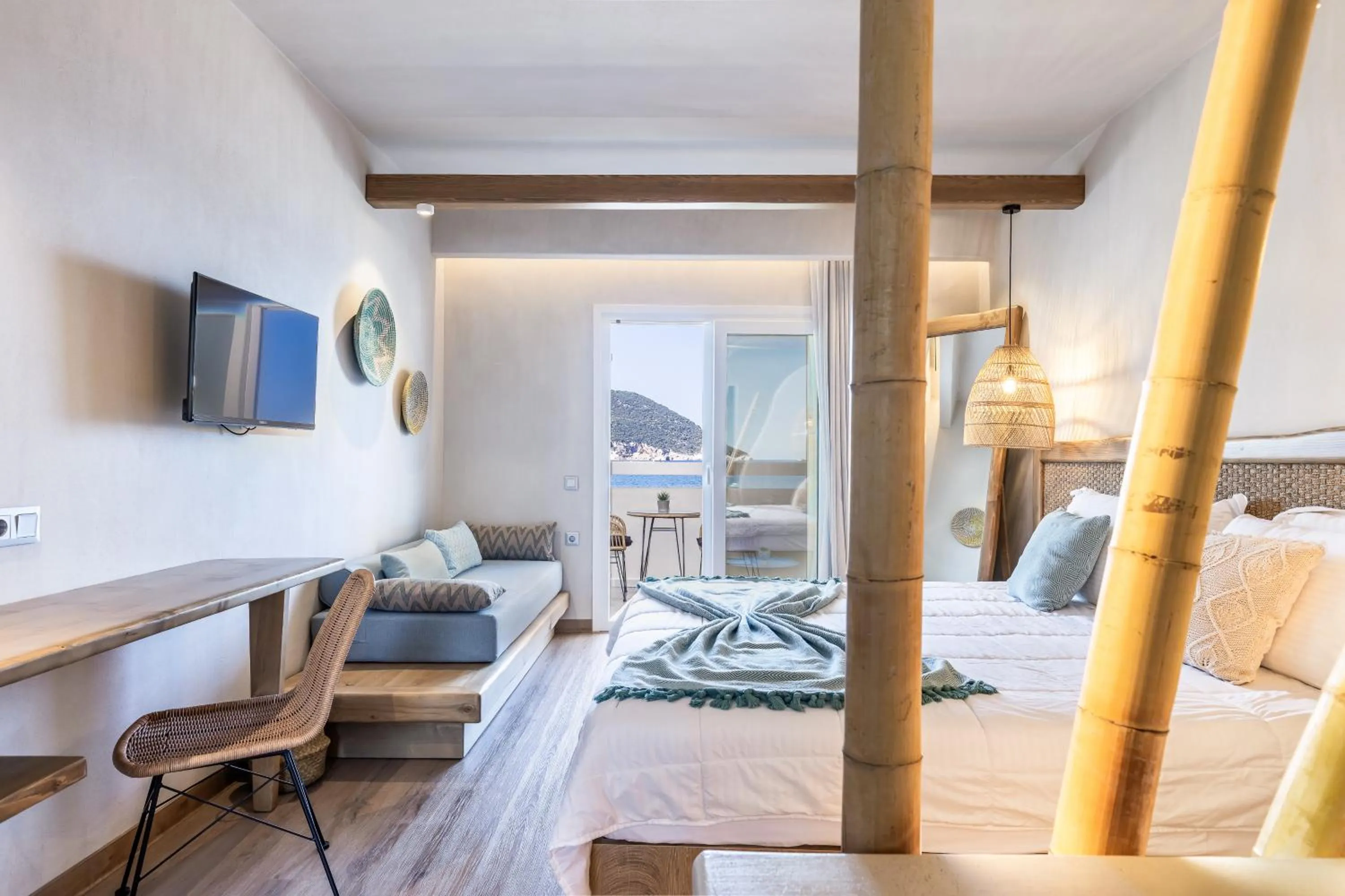 TV and multimedia in Sunrise Village Hotel Apartments