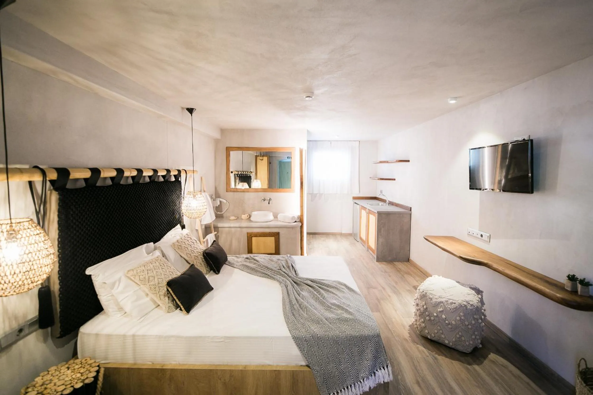 Photo of the whole room, Bed in Sunrise Village Hotel Apartments