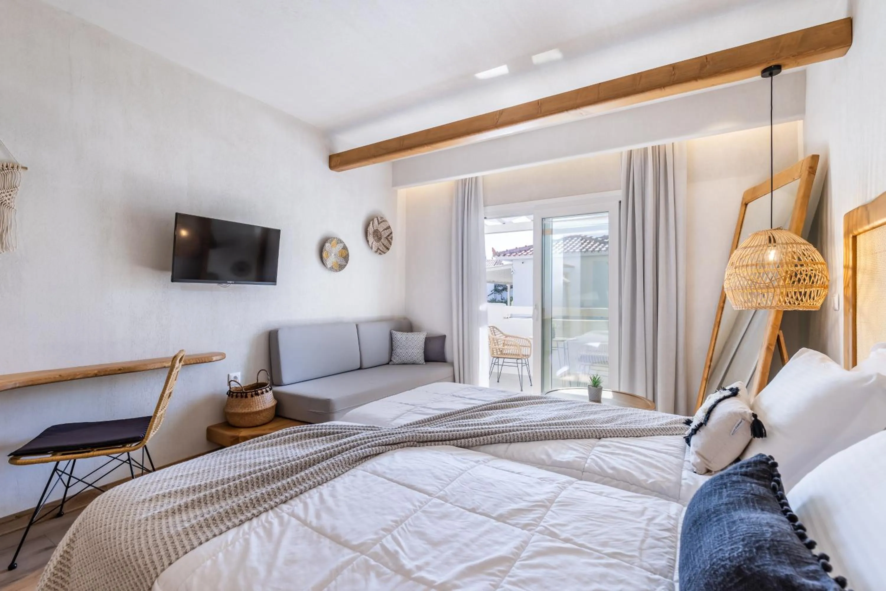 Photo of the whole room, Bed in Sunrise Village Hotel Apartments