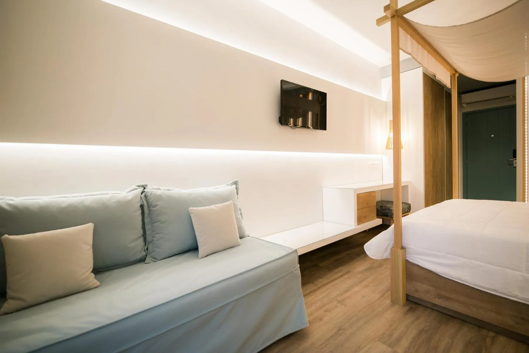 Seating area, Bed in Sunrise Village Hotel Apartments