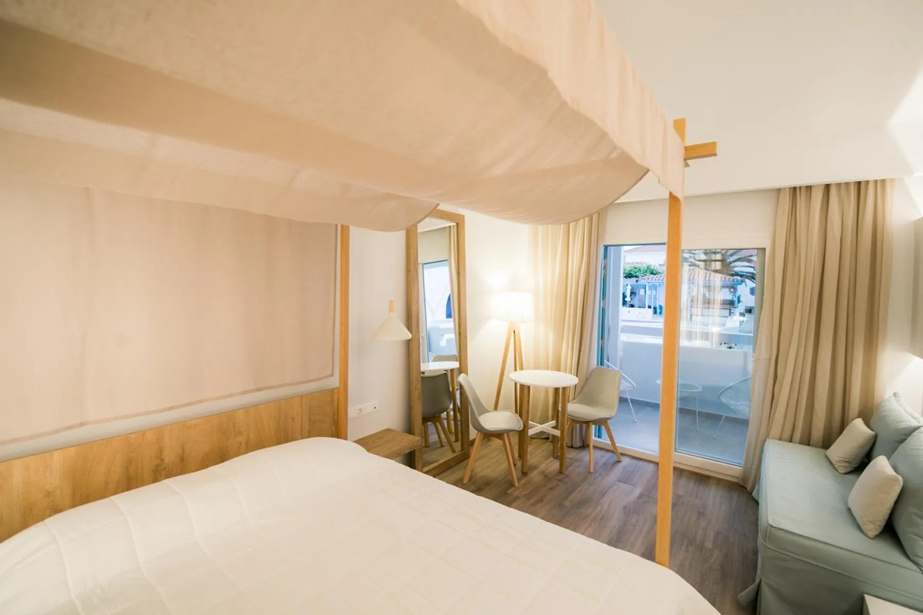 Photo of the whole room, Bed in Sunrise Village Hotel Apartments