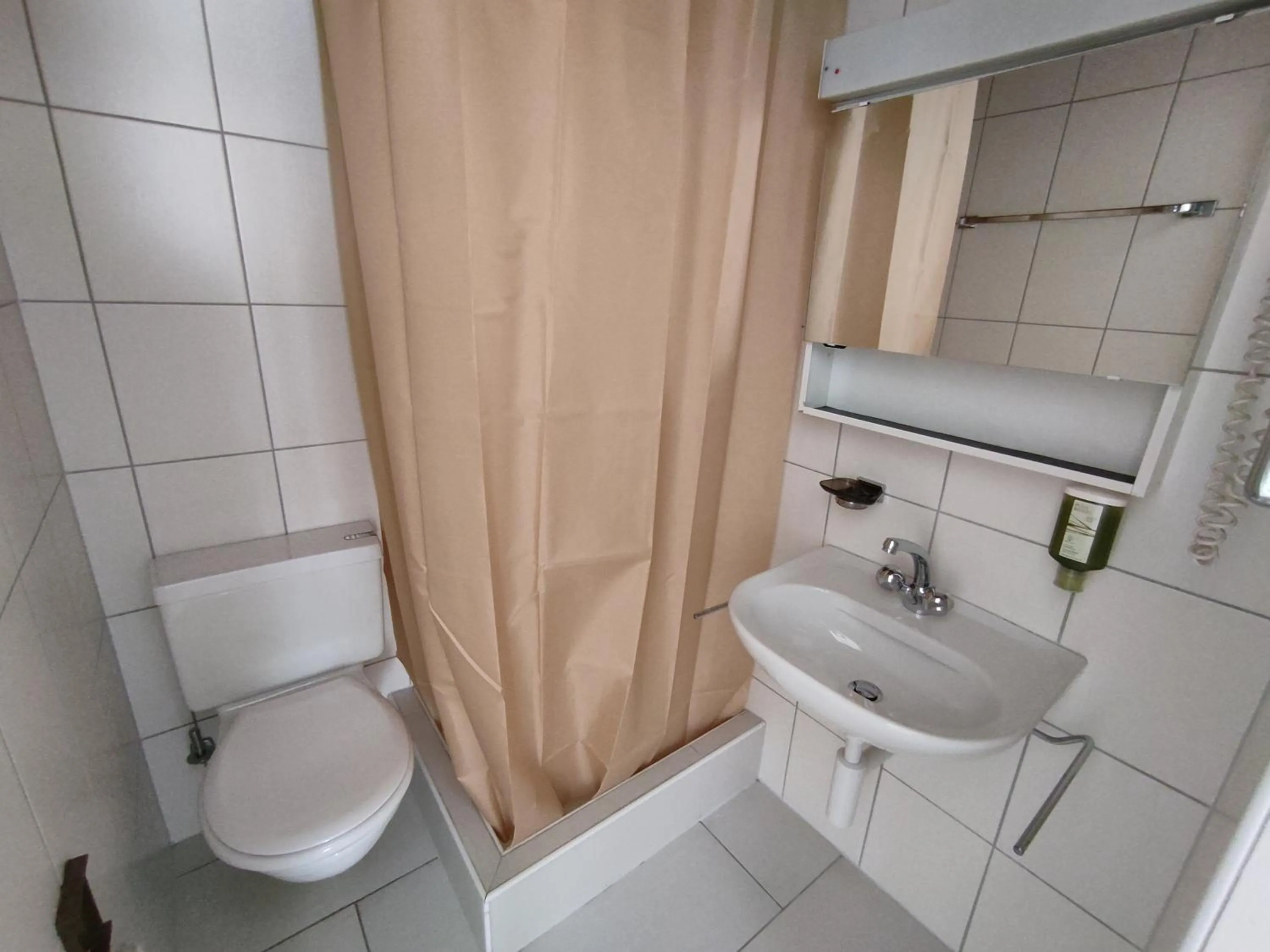 Shower in Hotel Restaurant Jungfrau