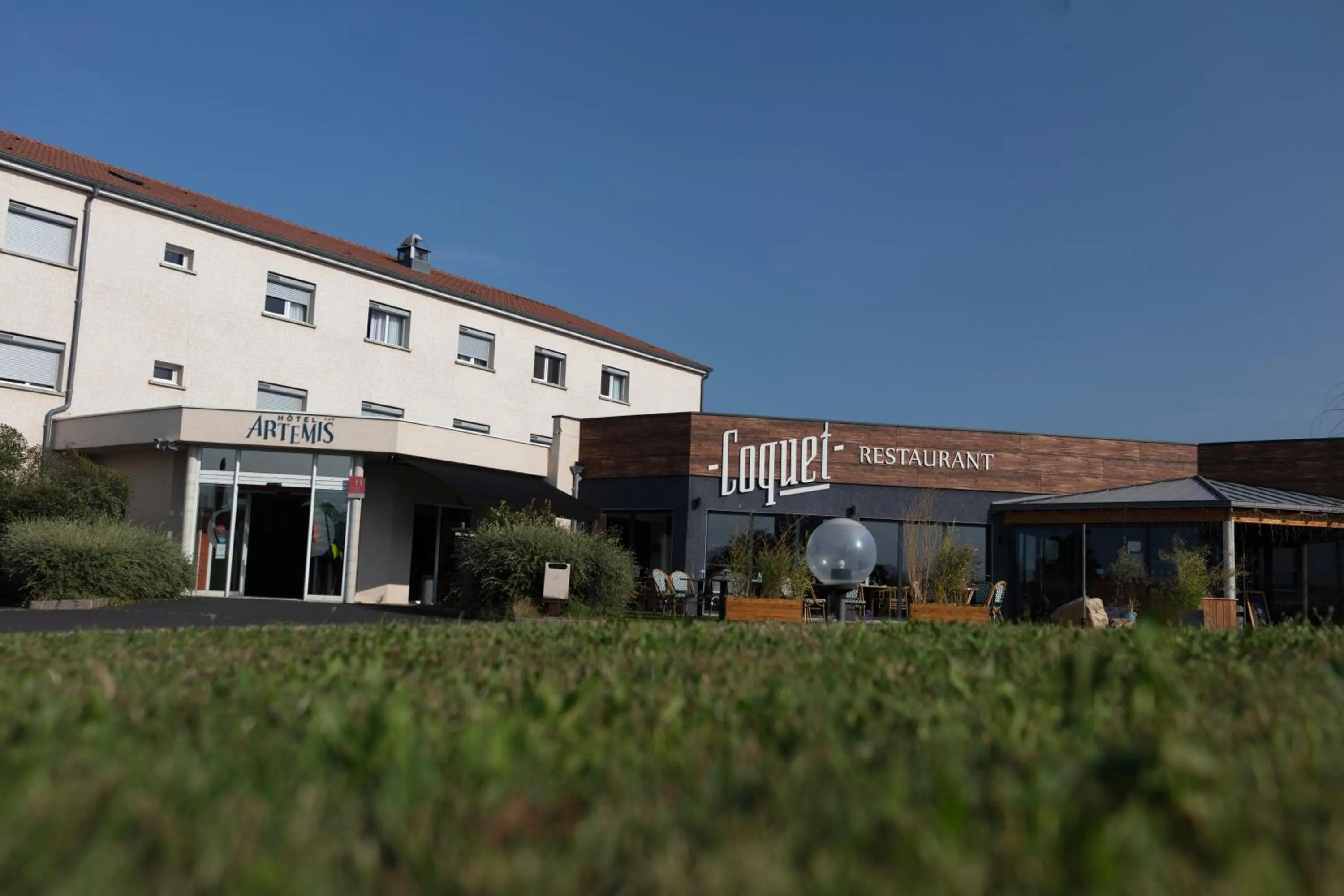 Property building in Artémis Hôtel & Spa Bistro Coquet