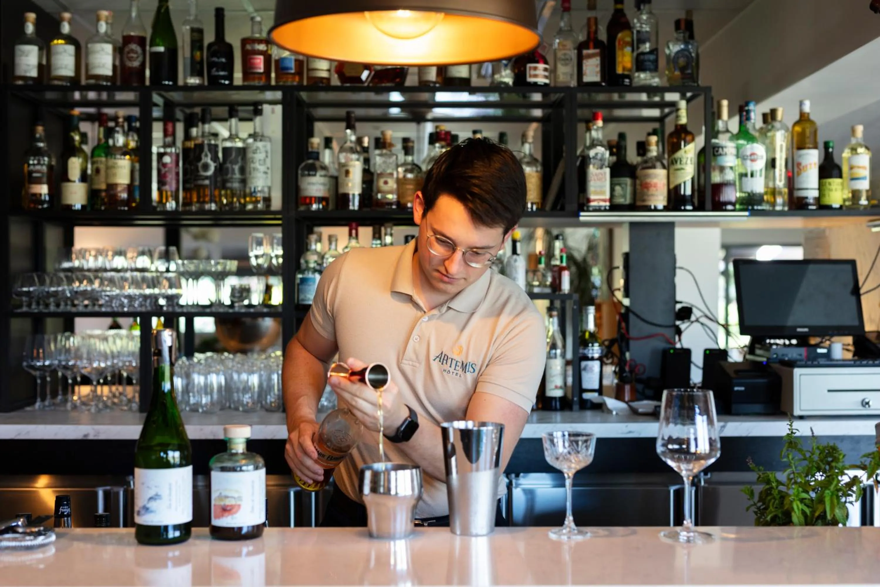 Lounge or bar in Artémis Hôtel & Spa Bistro Coquet