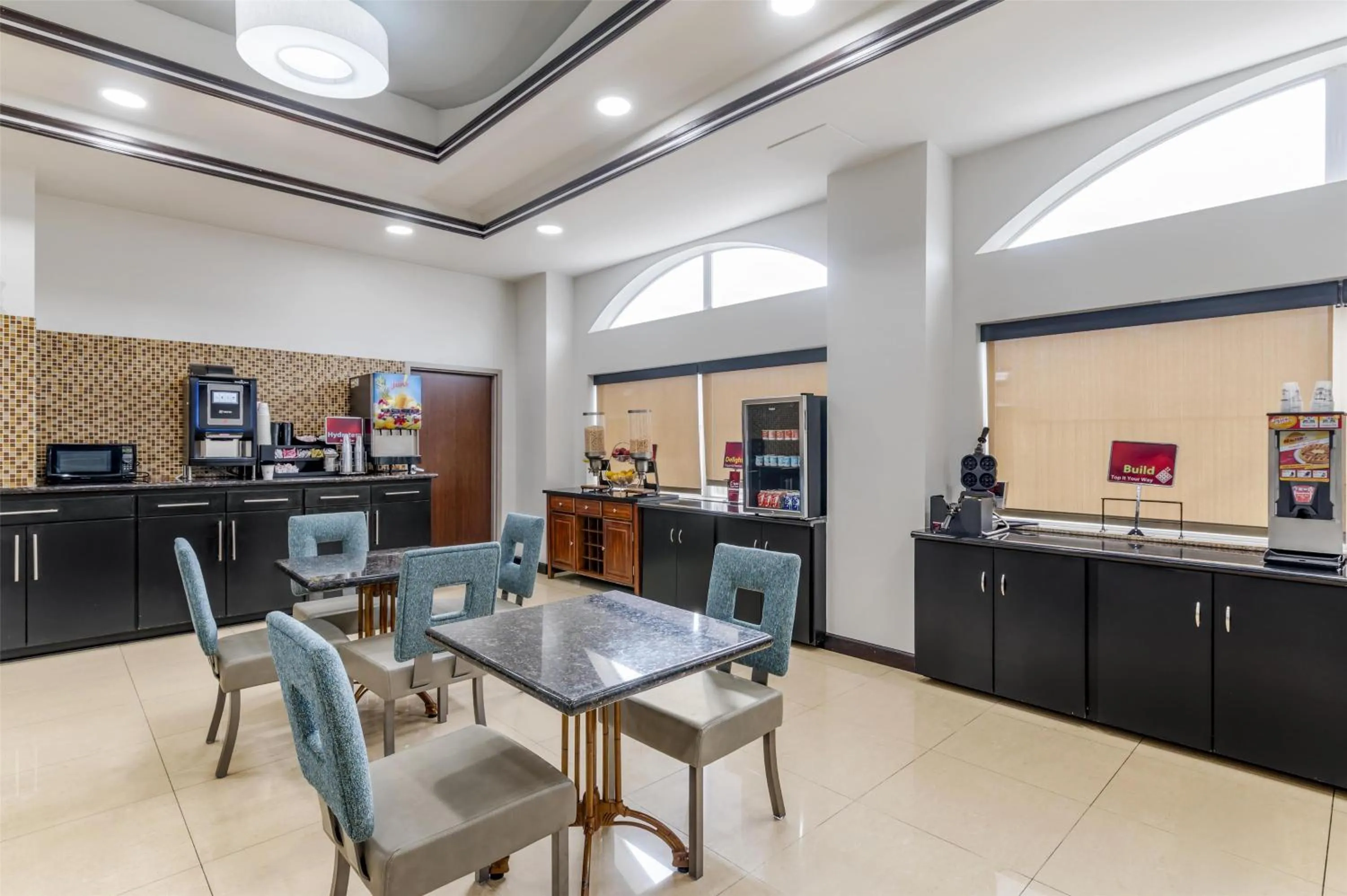 Breakfast in Best Western Plus JFK Inn & Suites