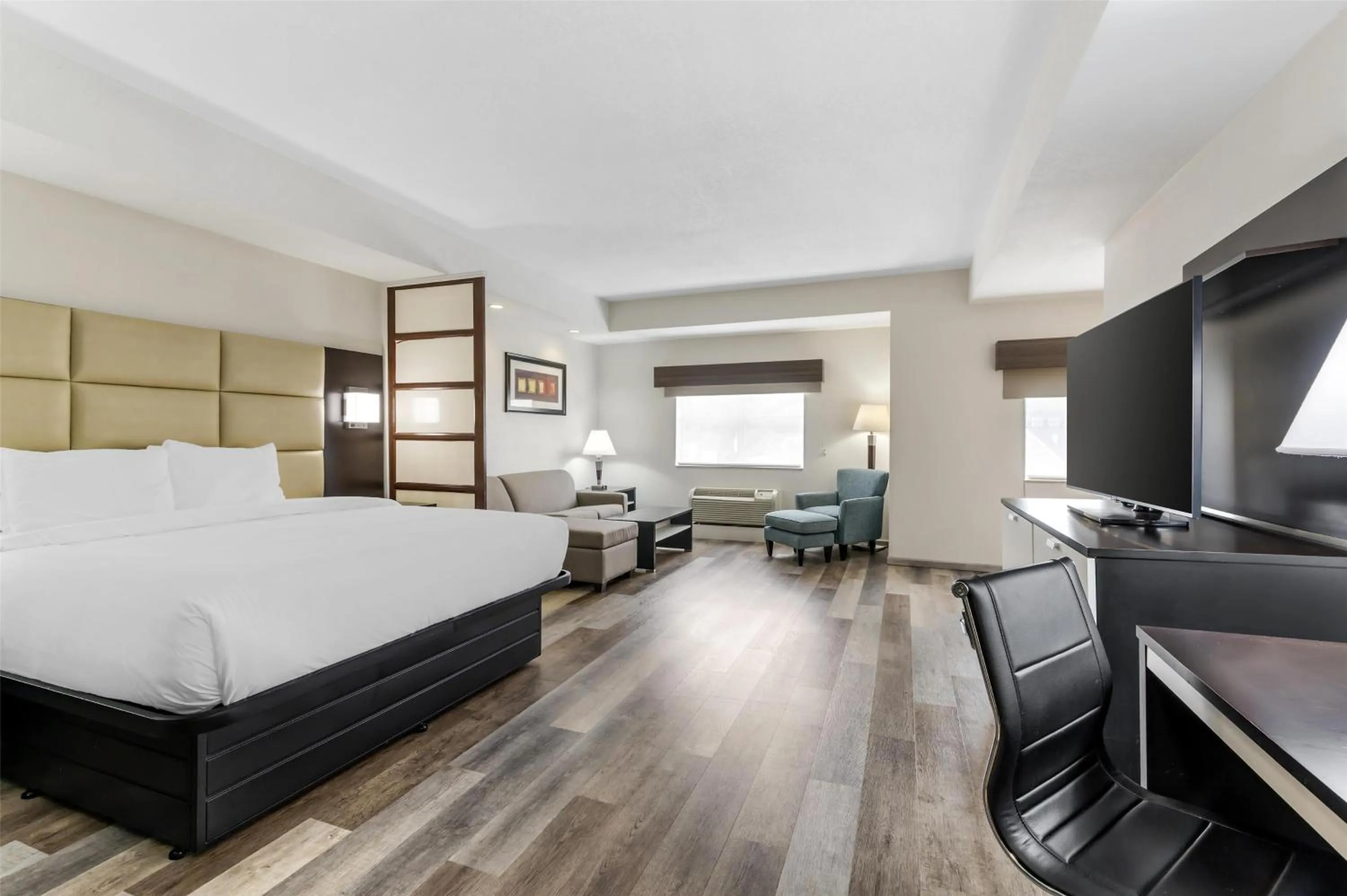 Bedroom, Bed in Best Western Plus JFK Inn & Suites