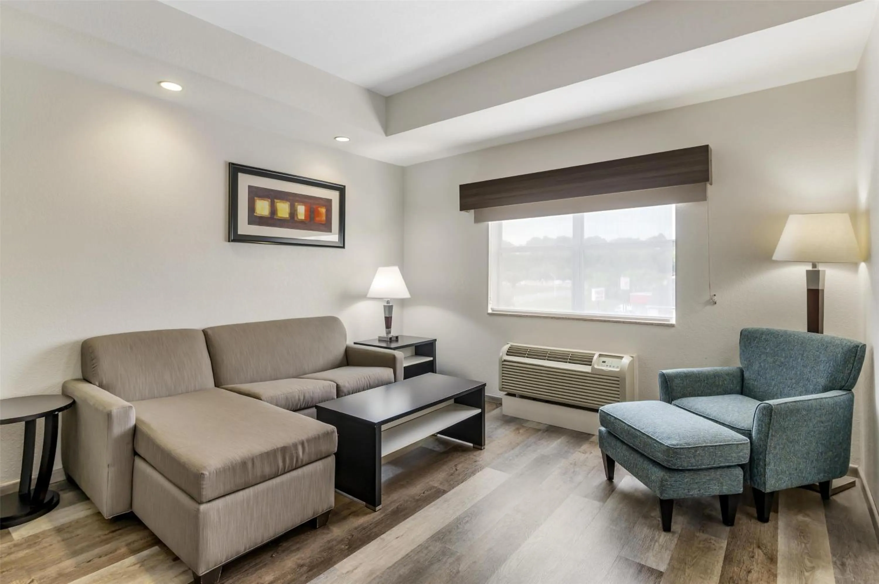 Bedroom in Best Western Plus JFK Inn & Suites