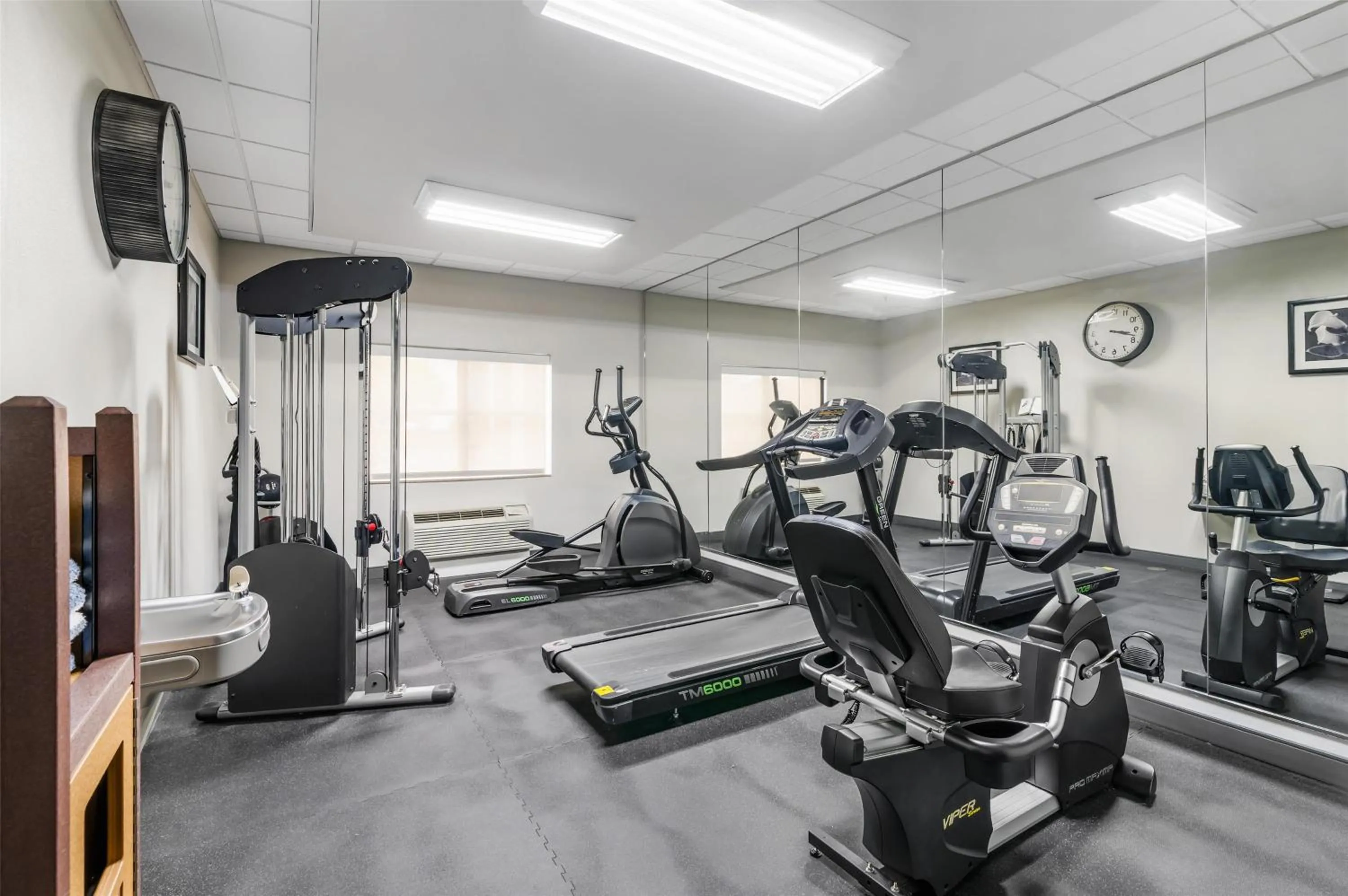 Fitness centre/facilities in Best Western Plus JFK Inn & Suites
