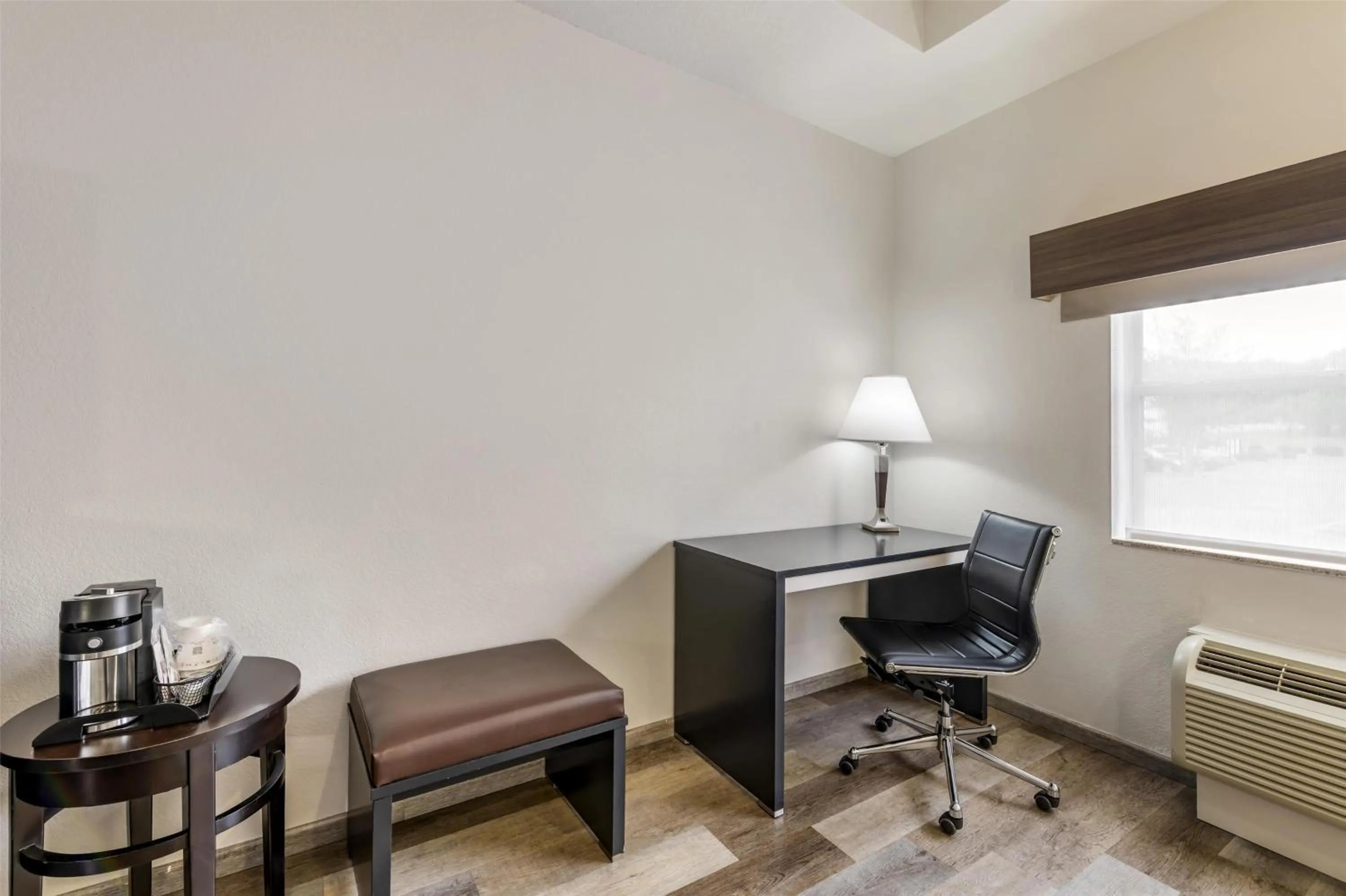 Bedroom in Best Western Plus JFK Inn & Suites