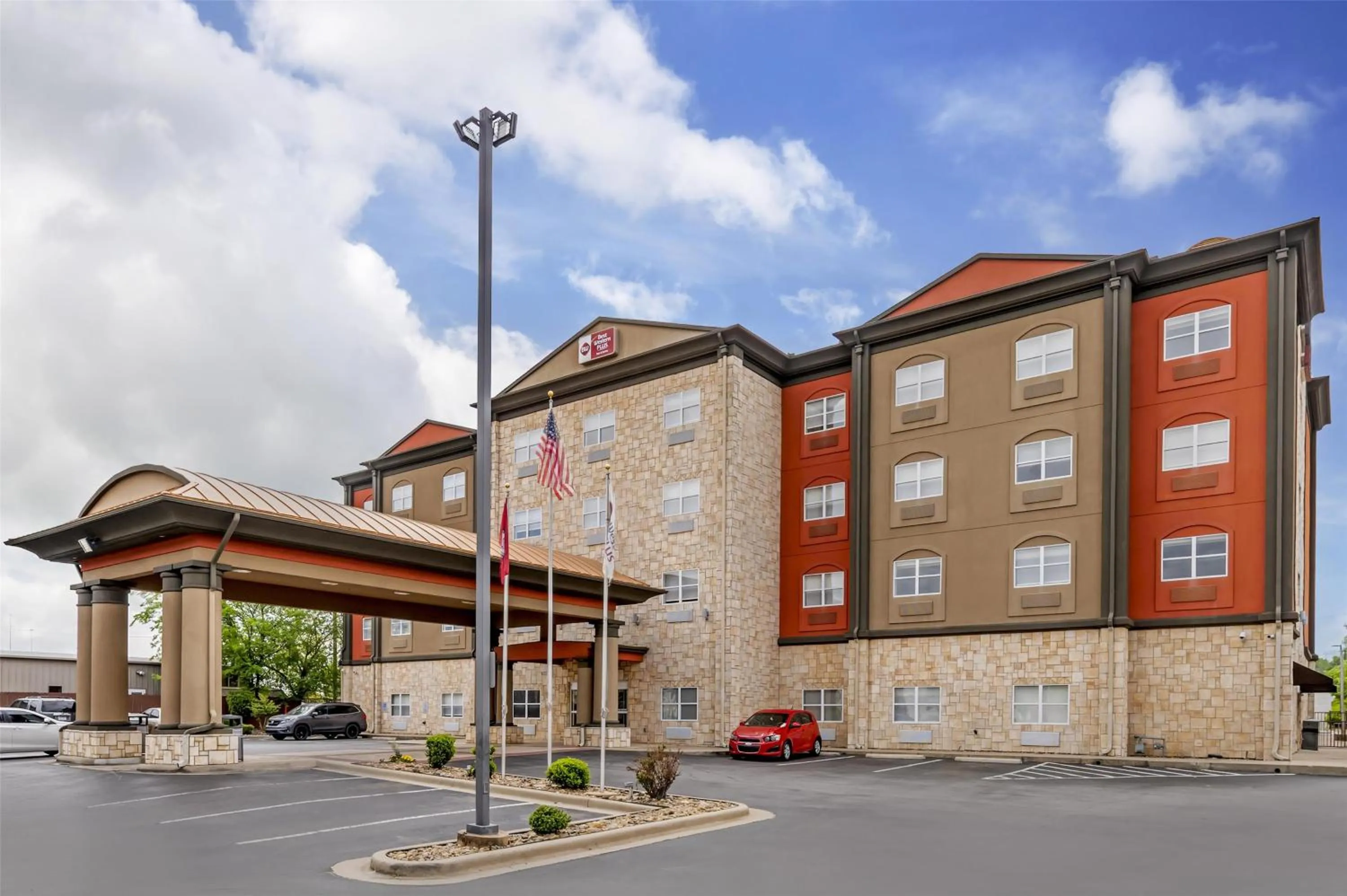 Property building in Best Western Plus JFK Inn & Suites