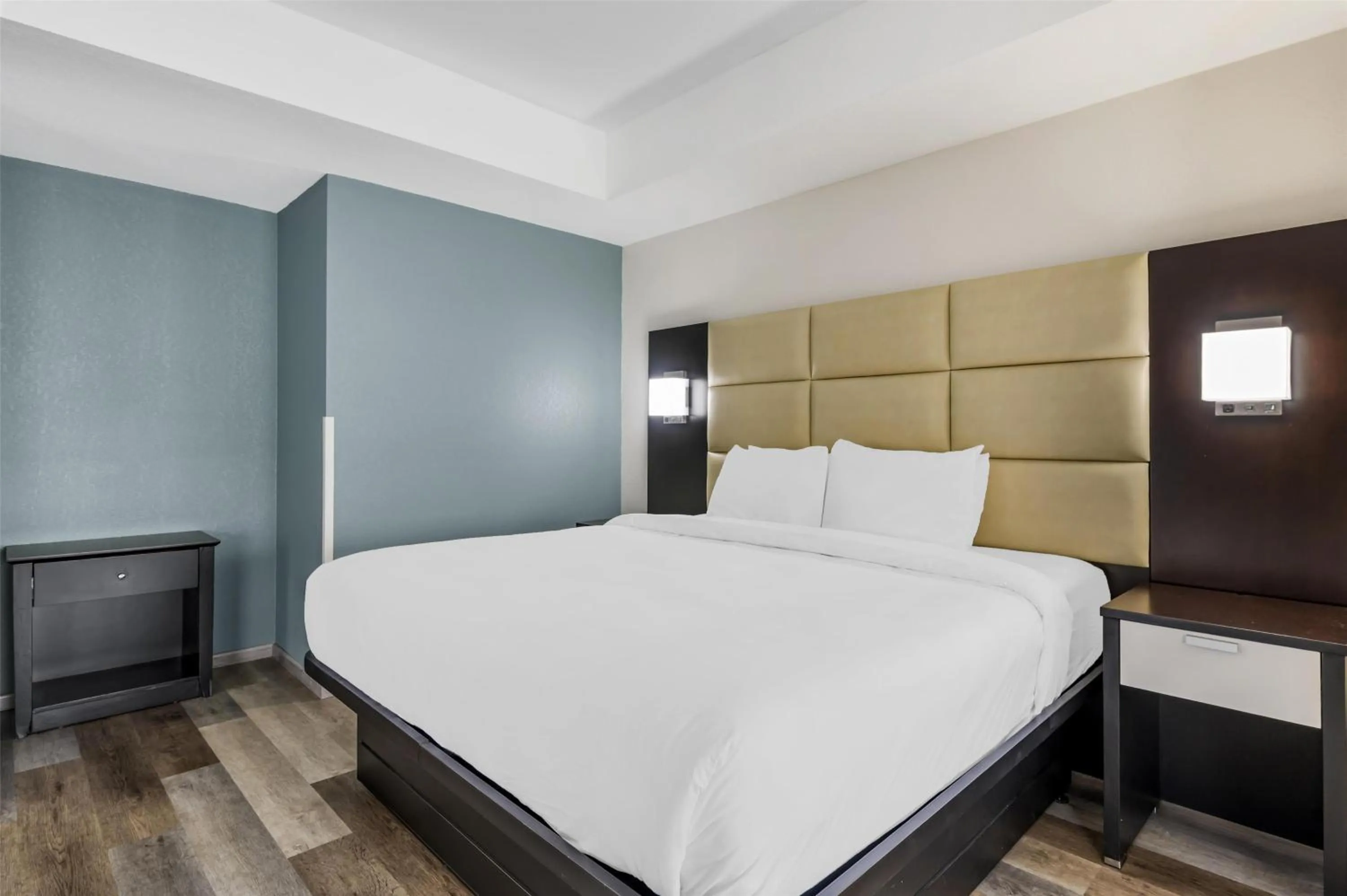 Bedroom, Bed in Best Western Plus JFK Inn & Suites