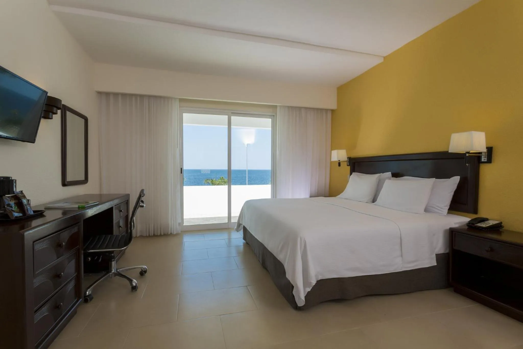 Photo of the whole room in Gamma Campeche Malecon