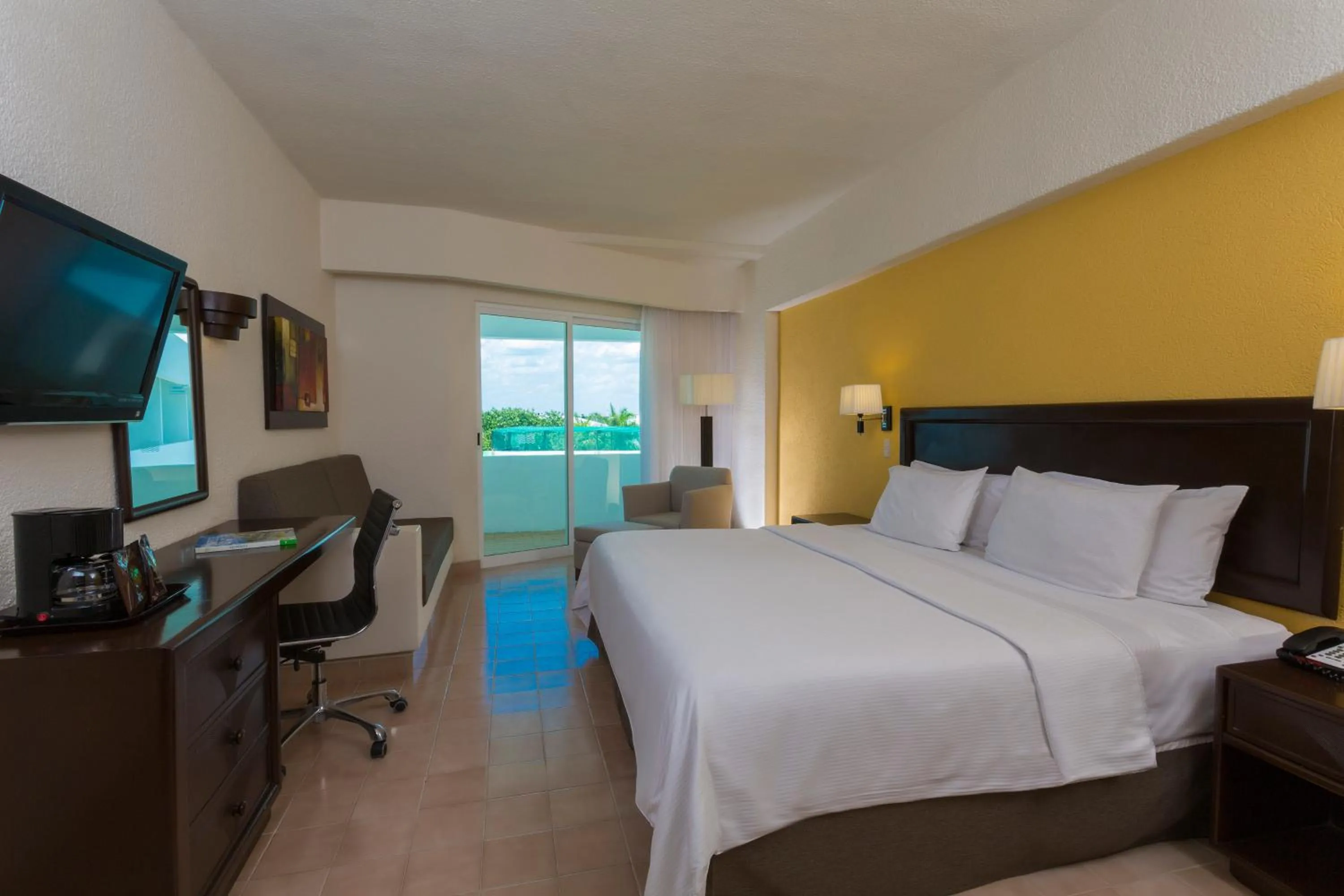 Photo of the whole room in Gamma Campeche Malecon