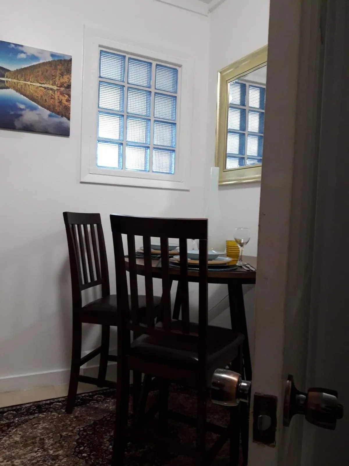 Dining area in BELL At The Airport Suites Adults Only - Free Airport Transportation