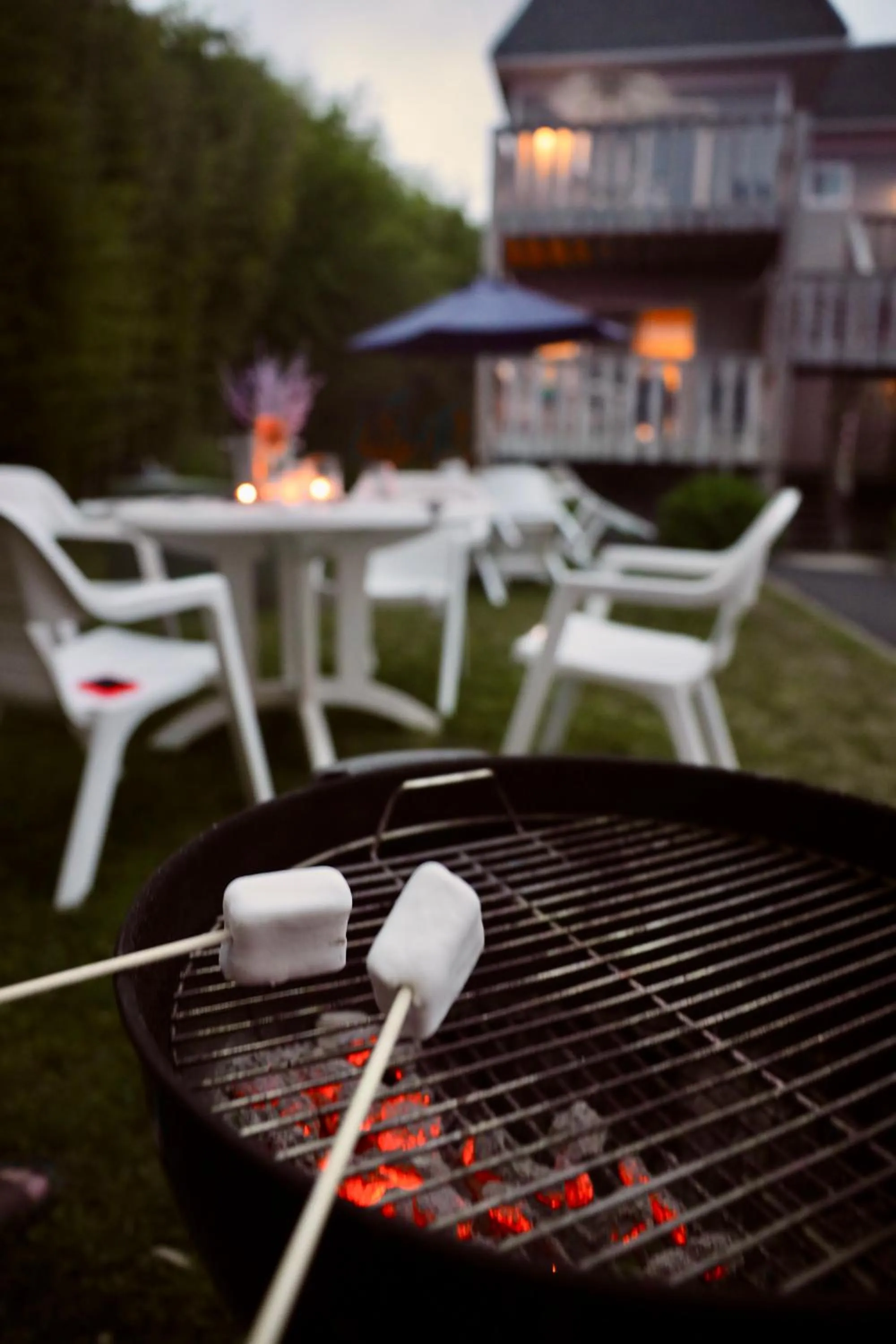Dining area in Hartman's Briney Breezes Beach Resort