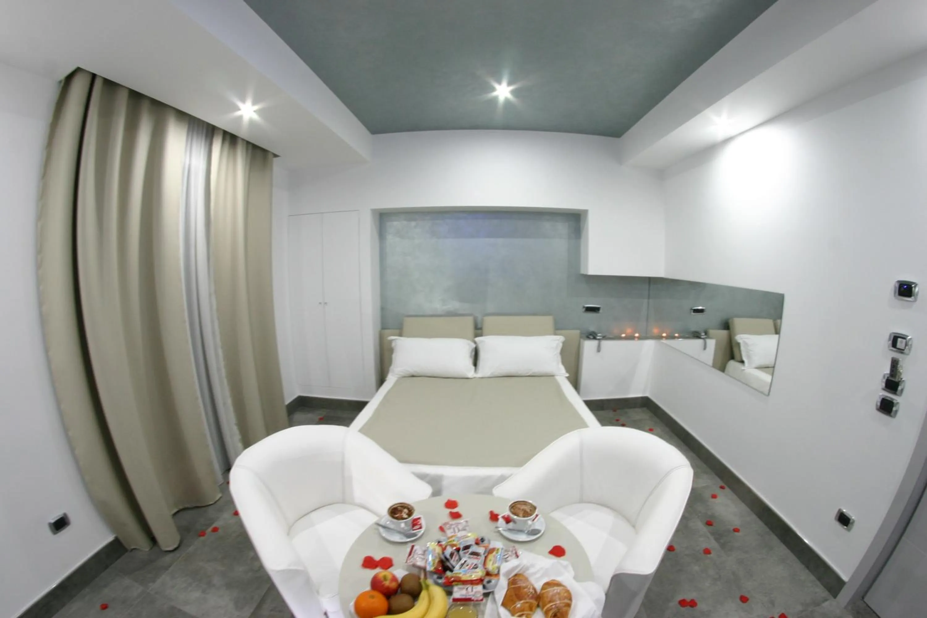 Photo of the whole room, Bed in Hotel Luxor