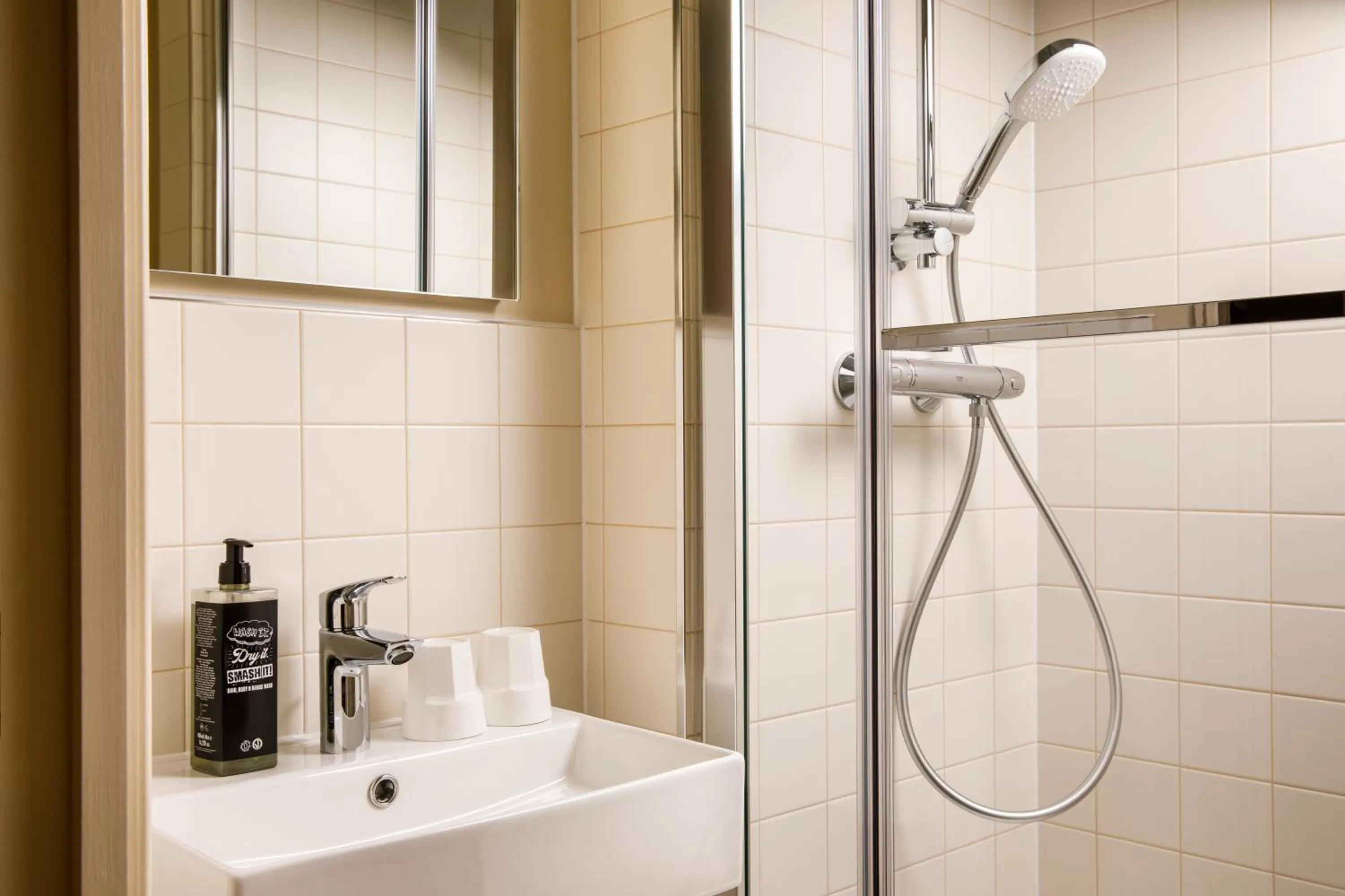 Bedroom in ibis budget Birmingham Centre